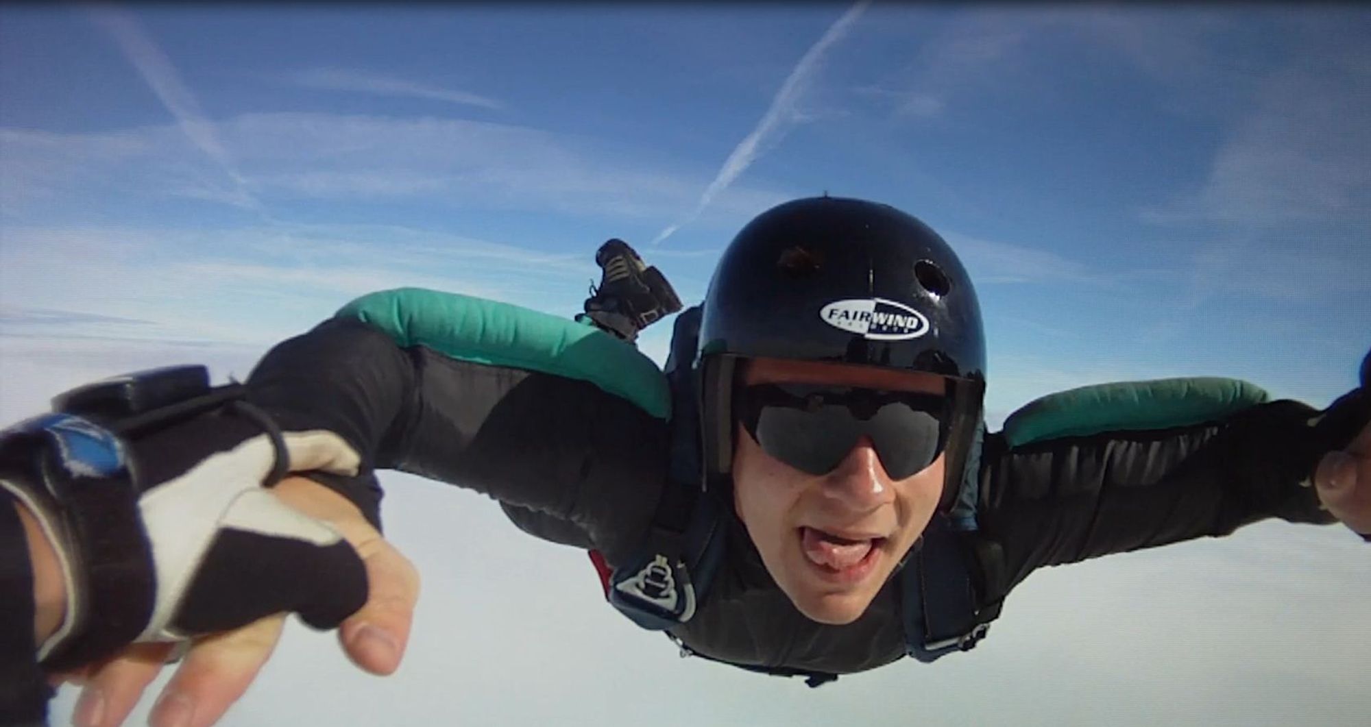 @angryschtillerp.bsky.social skydiving