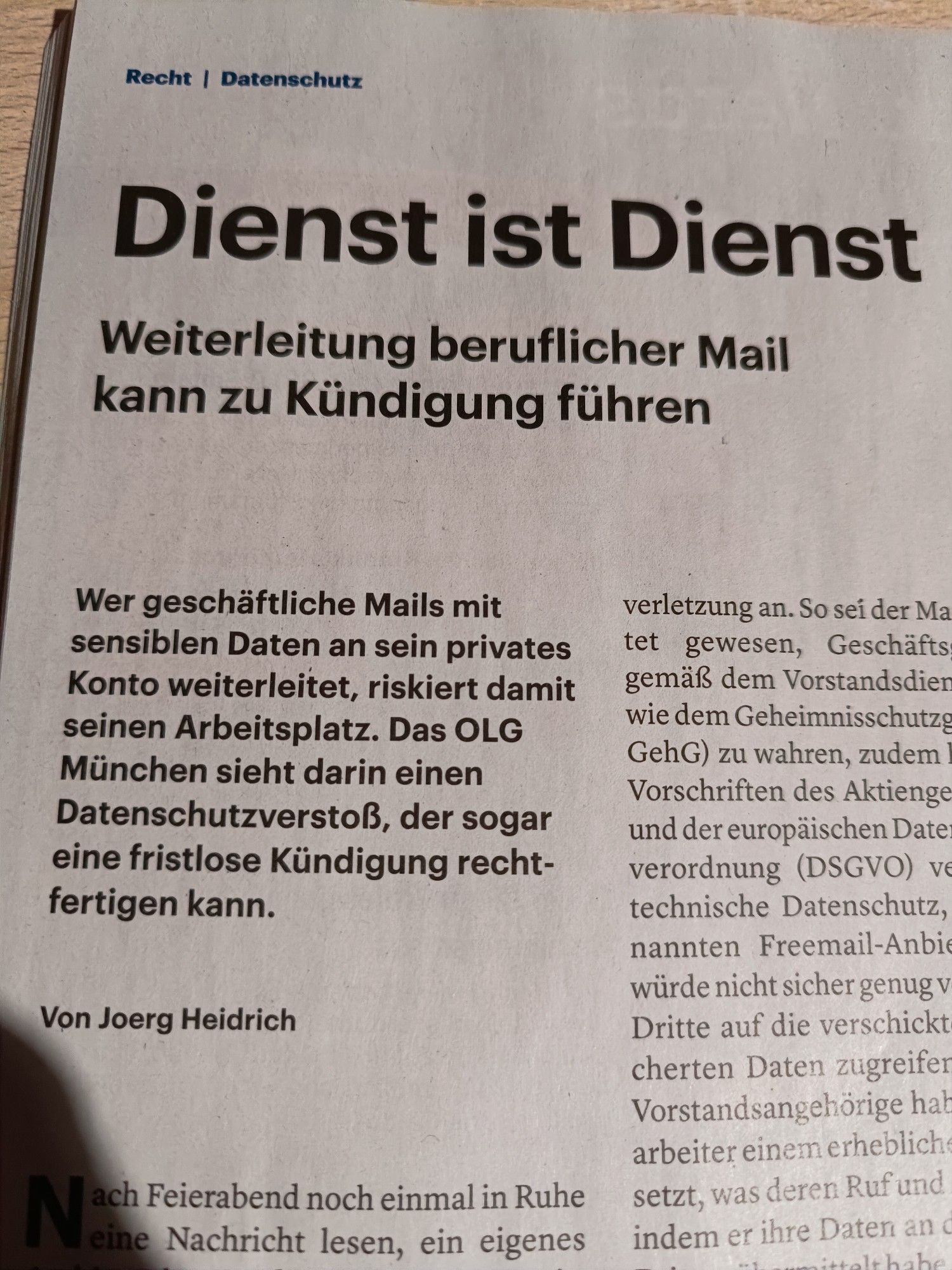 Geschäftliche Mails mit sensiblen Daten dürfen nicht auf private Konten weitergeleitet werden.

Das OLG München sieht darin einen Datenschutzverstoss der eine fristlose Kündigung rechtfertigen kann.

Von Jörg Heinrich c't
.