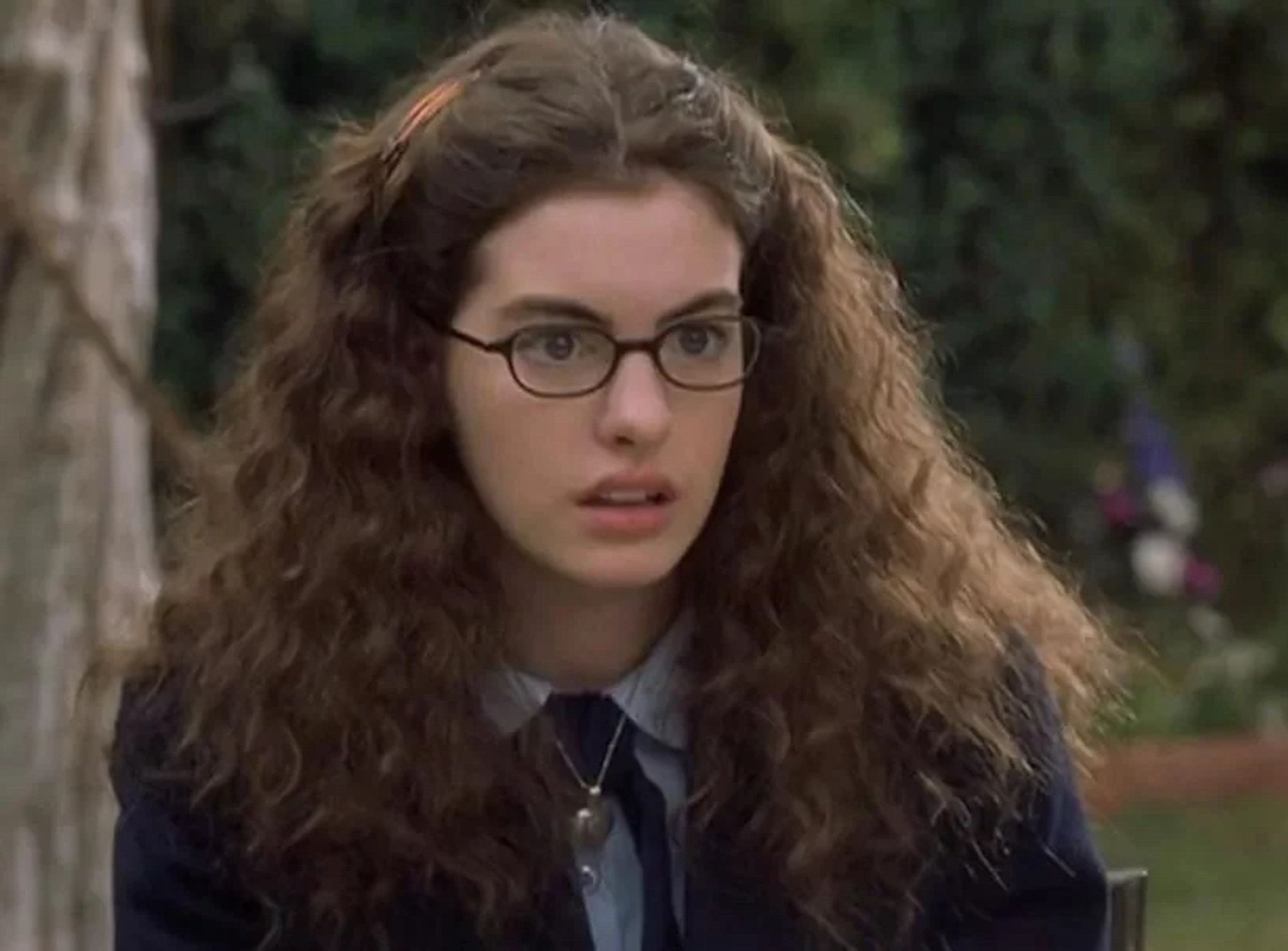 Anne Hathaway in Princess Diaries pre-makeover