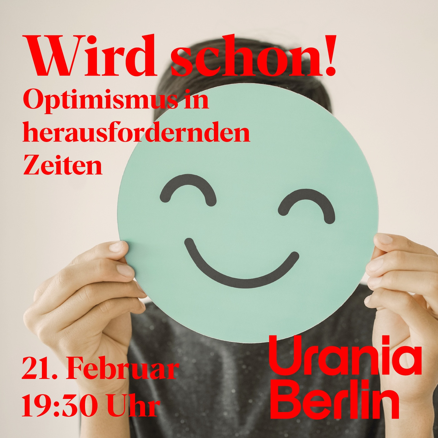 Veranstaltungskachel Urania Berlin, Person mit großem Smiley vor dem Gesicht