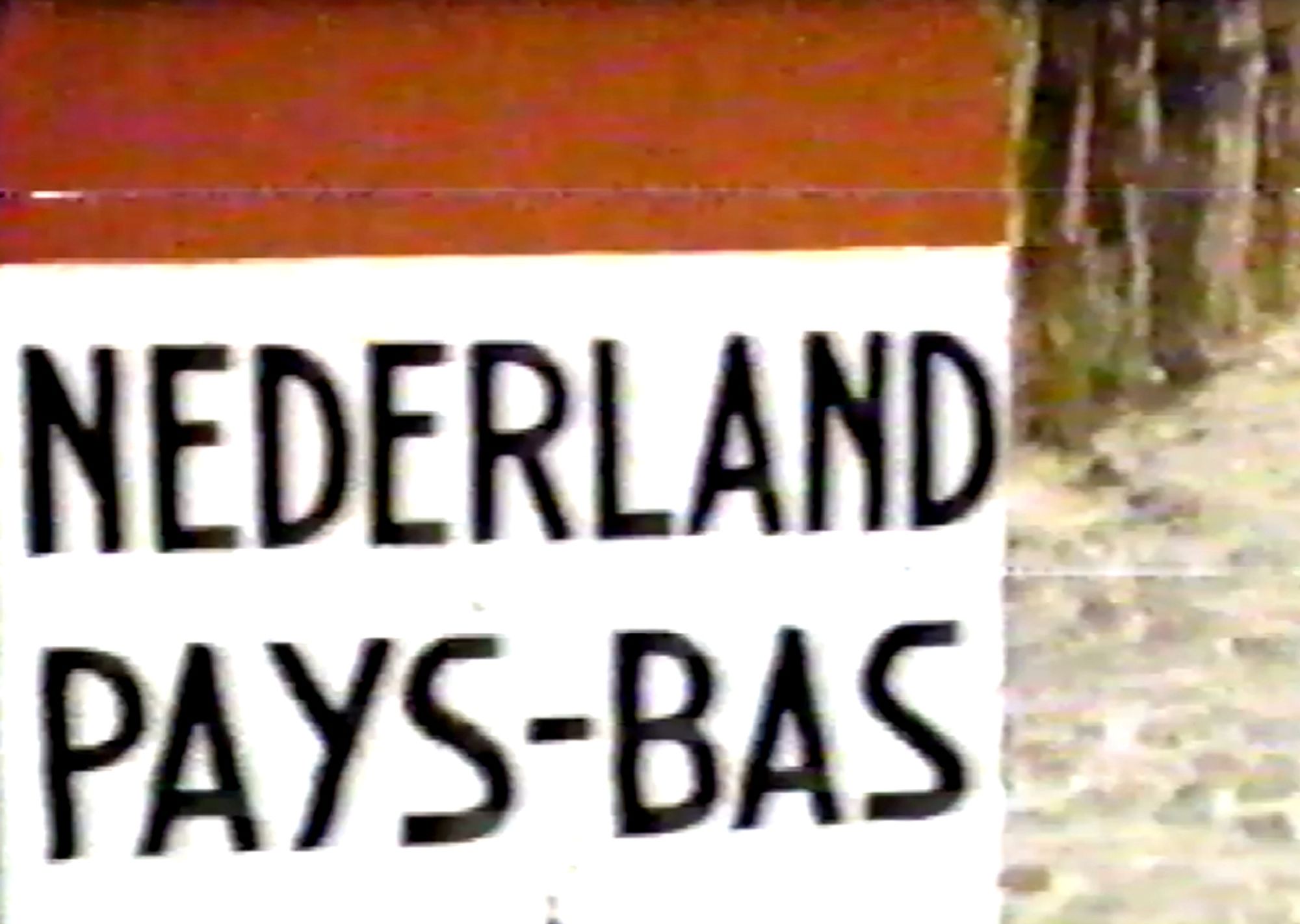 A sign in Dutch reading "Nederland Pays-Bas".