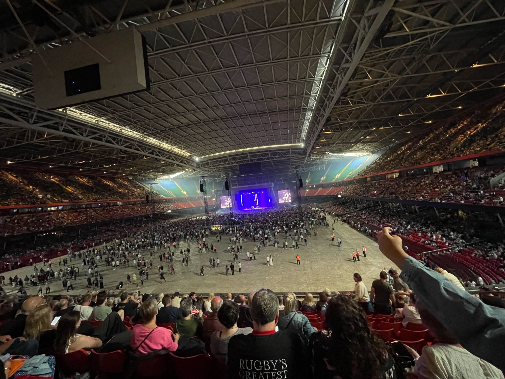 Stadium filling up nicely with roof on