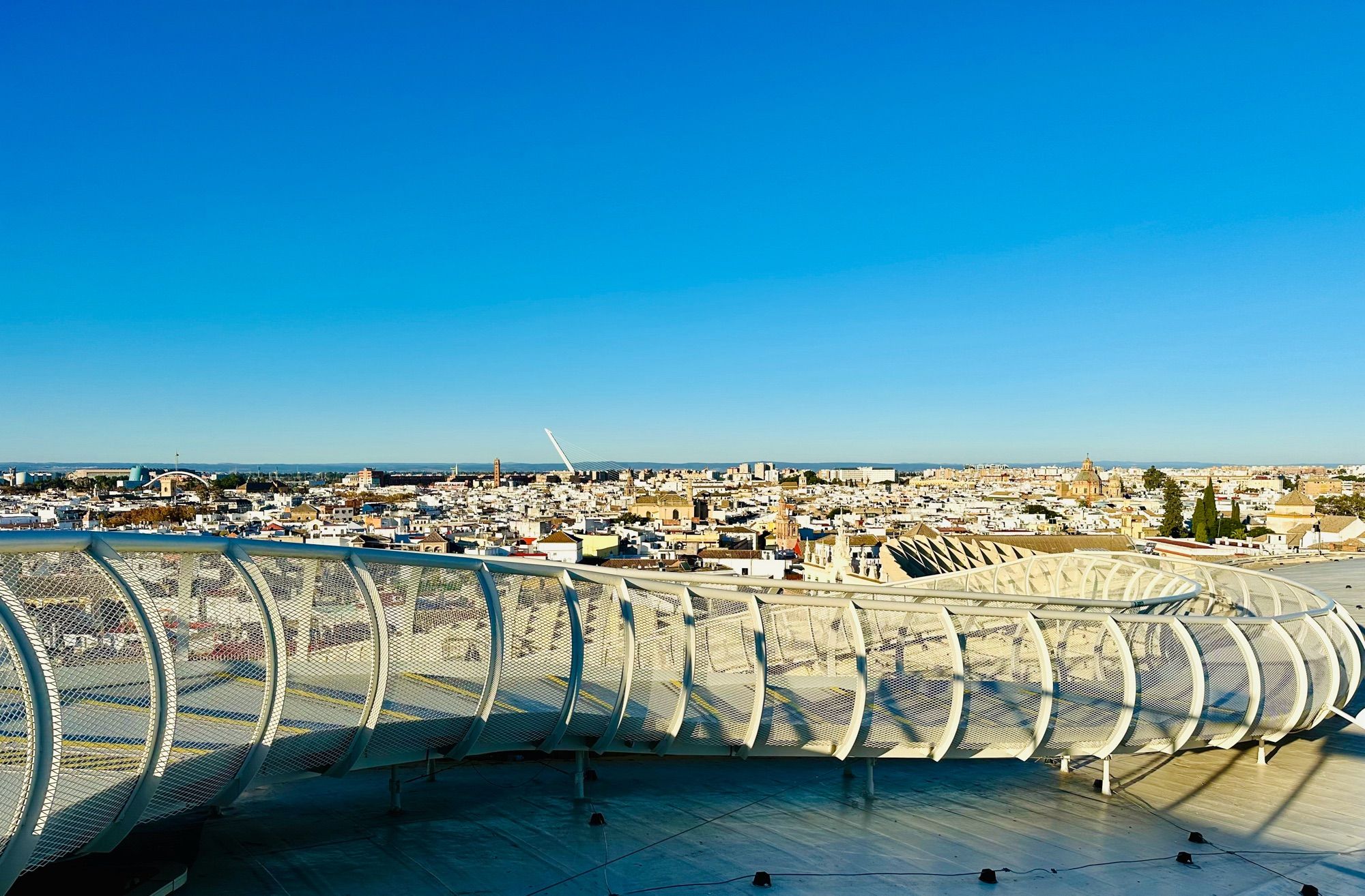 Zu sehen ist der Ausblick auf der Holzkonstruktion Setas de Sevilla.