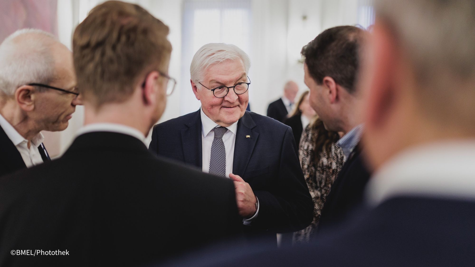 Bundespräsident Frank-Walter Steinmeier im Gespräch.