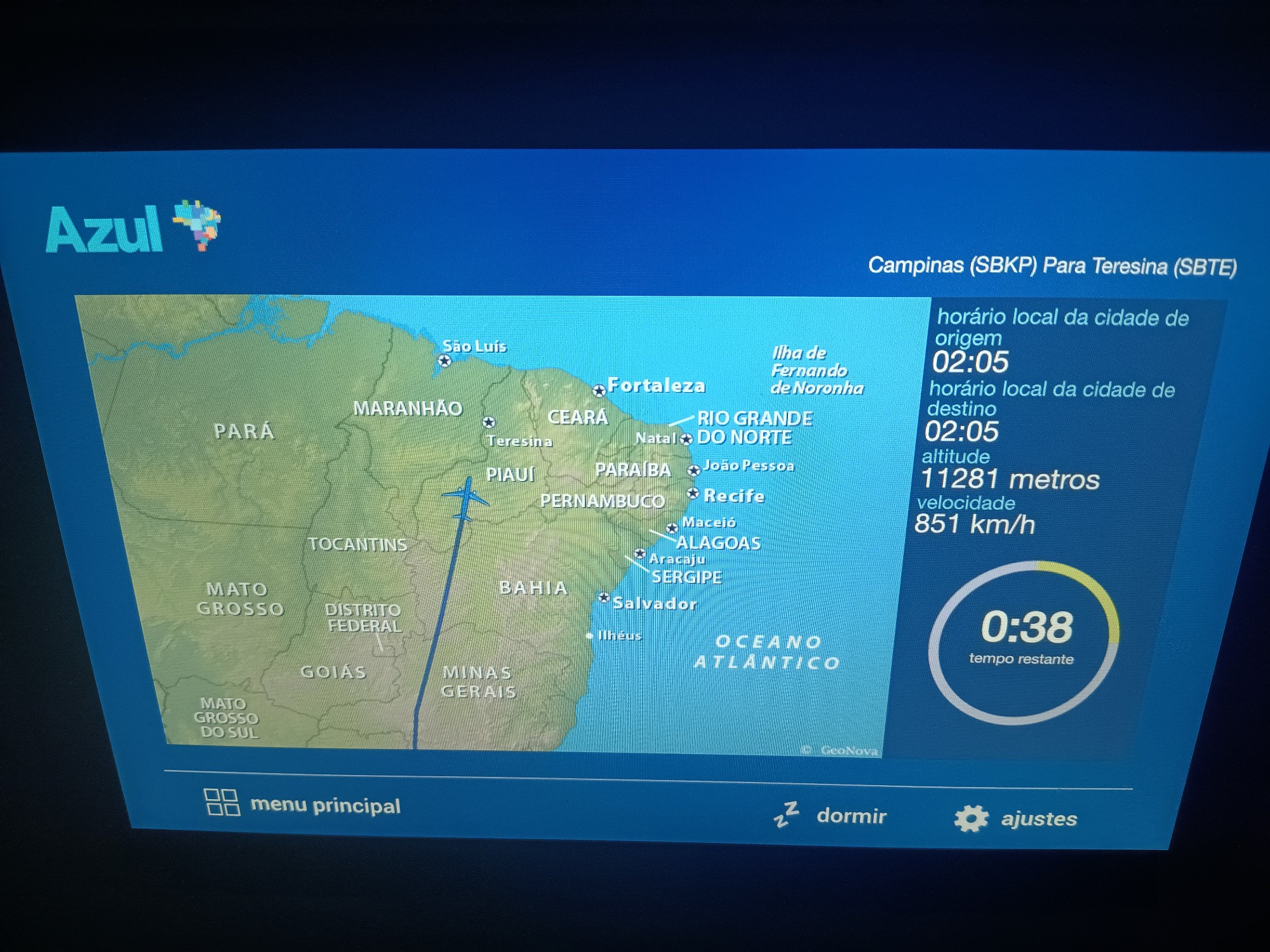 Imagem da tela da viagem mostrando o mapa nas proximidades de Teresina e que faltam 38 minutos de vôo.