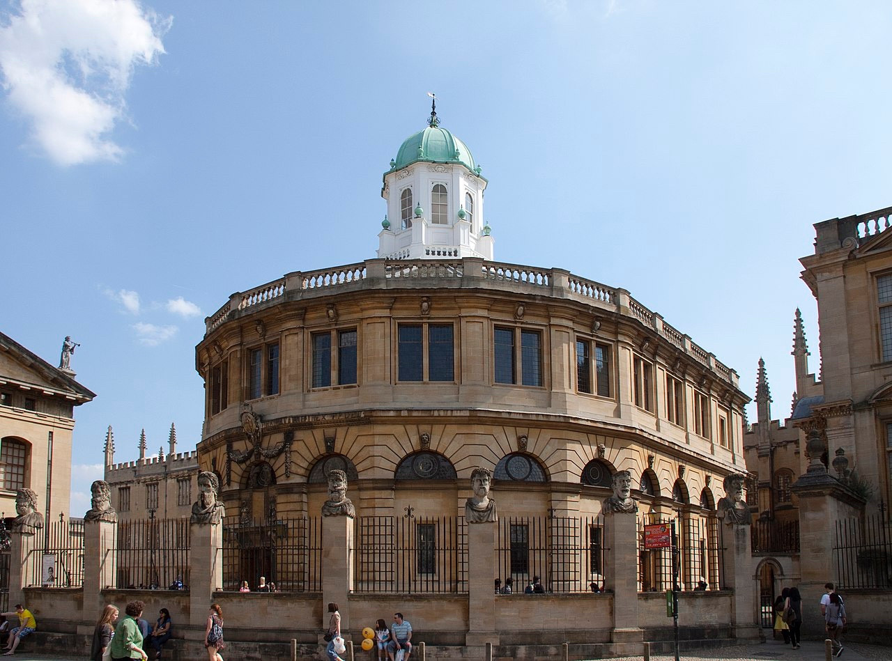 The Theatre, Oxford stone and rounded profile