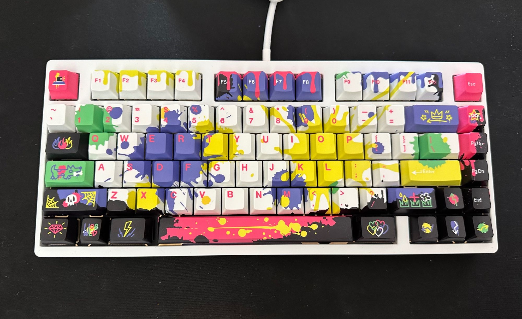 my e-white kbdfans Taco 75% with graffiti keycaps