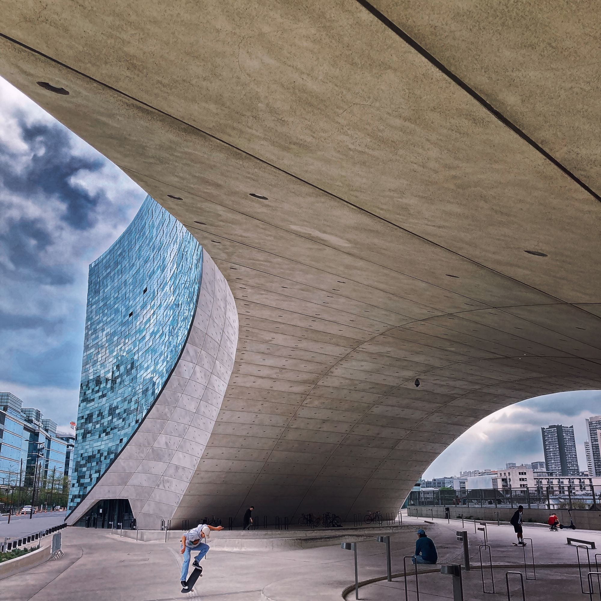 skater & concrete building