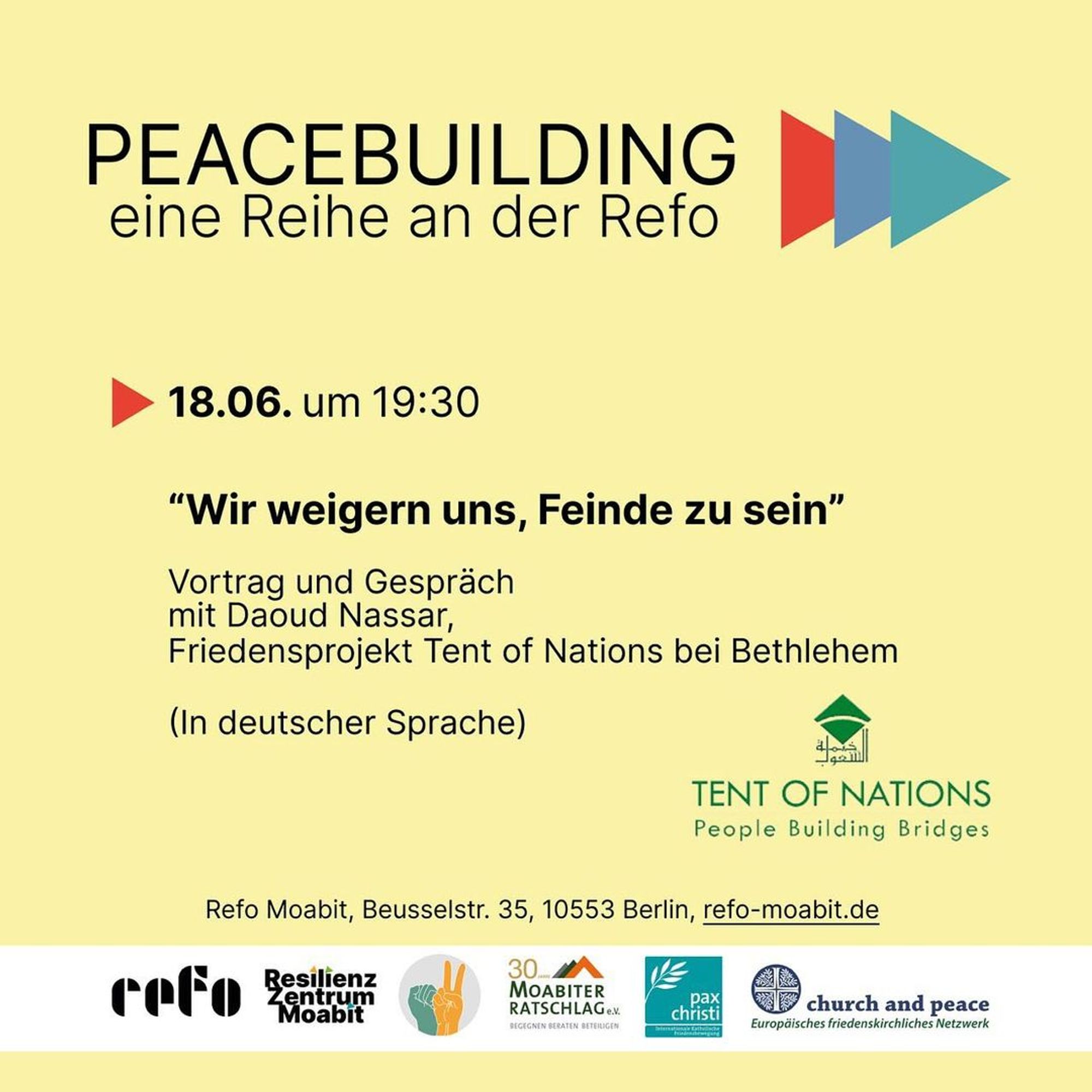 💥Ankündigung! Dienstag 18.06.2024💥

🕊 Peacebuilding - eine Veranstaltungsreihe zu Israel-Palästina 🕊

Dienstag, 18.06.2024 | 19:30 Uhr | Refo Moabit, Beusselstraße 35, 10553 Berlin

Anreise: Bus 100, 123 Wittstocker Straße | S41, S42, Bus 126 Beusselstraße

📣 Aufruf: https://asanb.noblogs.org/?p=7899 - @refomoabit

#b1806 #peacebuilding

Peacebuilding - eine Veranstaltungsreihe zu Israel-Palästina

18.6.: Wir weigern uns, Feinde zu sein

Am 18. Juni sind Daoud und Jihan Nassar vom Friedensprojekt Tent of Nations https://tentofnations.com/de/ bei uns in der Refo zu Gast.

Daoud Nassar berichtet von den aktuellen Herausforderungen auf ihrem Weinberg südlich von Bethlehem https://www.tagesschau.de/ausland/asien/palaestinensische-christen-land-100.html

– und davon, wie sie als palästinensische Christen an ihrem langjährigen Motto festhalten: „Wir weigern uns Feinde zu sein!“

27.6.: How to carry on: civil society peacebuilding amidst Trauma
29.6.: Combatants for Peace

Mehr Infos: ht