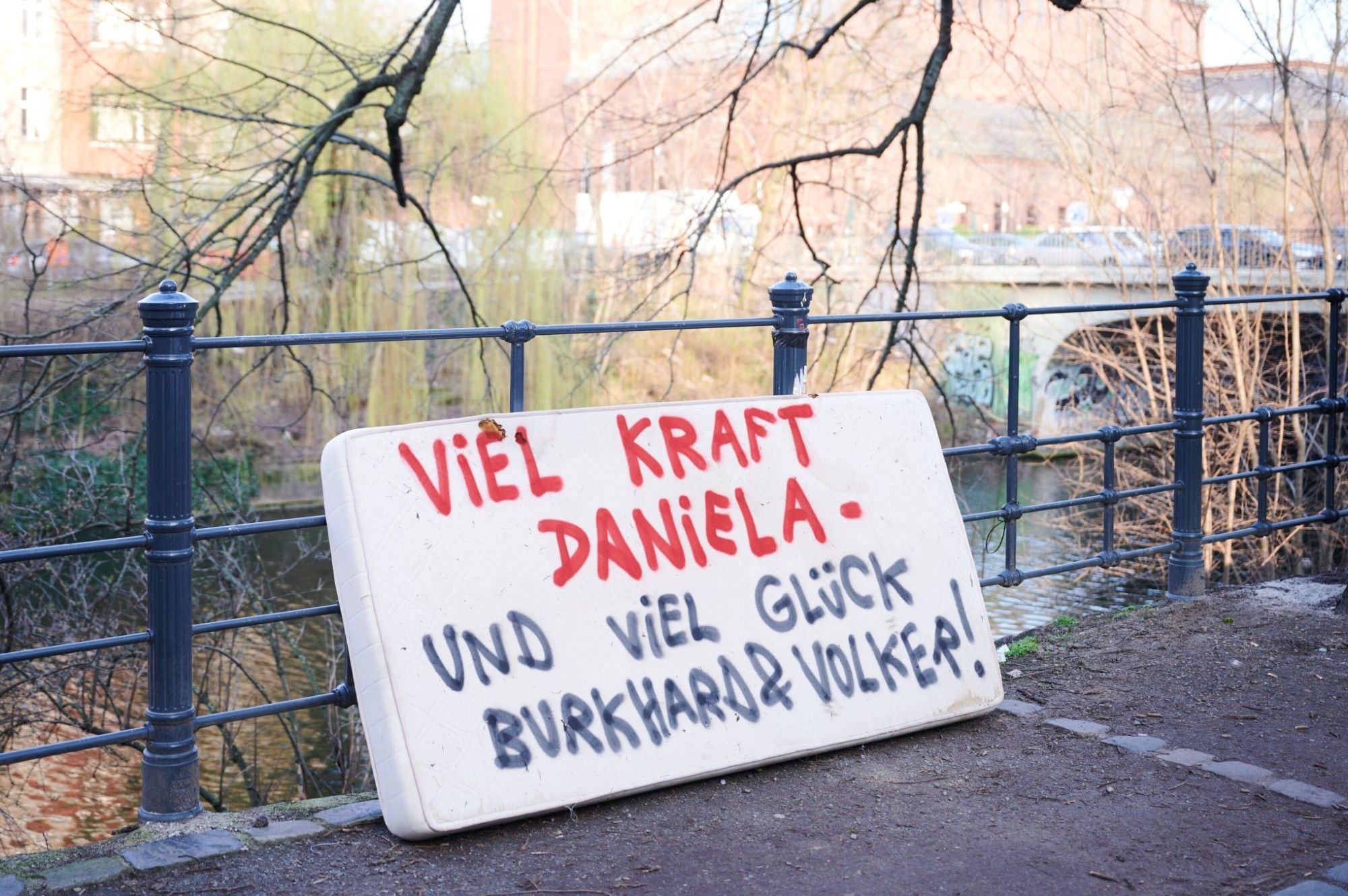 💥Announcement! Friday 12.07.2024💥

💥Panel discussion on the history of armed antagonism in the FRG💥

Friday, 12.07.2024 | 07:00 pm | Biergarten Jockel Ratiborstraße 14 c, 10999 Berlin

Arrival: Bus 171, 194, M41 Pflügerstraße | M29 Glogauer Straße

📣 Call: https://kontrapolis.info/13444/

#b1207 #FreeThemAll

⚠️ We would like to point out that photo and video recordings are NOT WANTED at the event. This will be enforced if necessary.

In solidarity with Daniela Klette and all imprisoned and submerged prisoners.

"You can subjugate a living person and reduce them to the historical state of a thing. But when he dies and rebels against it, he upholds a human nature that rejects this condition. Therefore, the accused is only presented to the world if he confesses that his death is just and appropriate to the realm of things. One must die dishonourably or cease to be, neither in life nor in death. In this case, one does not die, one disappears." - Albert Camus - Man in Revolt

Times ar