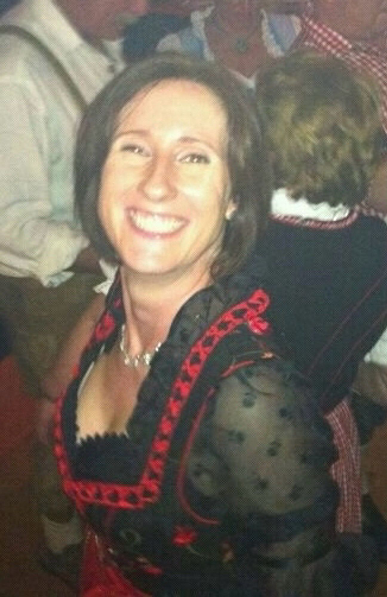 Ich im Dirndl in einem Festzelt