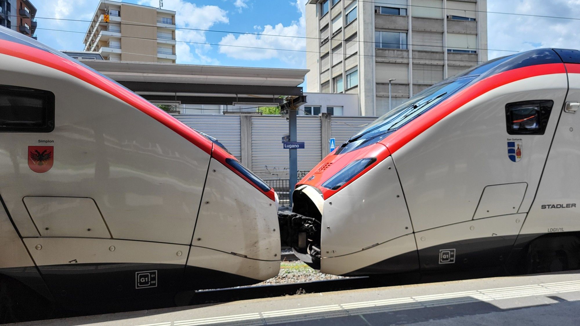 🚄 Giruno «San Gottardo» und 🚄 #Giruno «#Simplon» gemeinsam nordwärts unterwegs

👁️ IC 2 #Lugano - Zürich HB


#Panoramastrecke #Gottard #Gottardo
#öVlive #SBBCFFFFS #SBBconnect #Pass #Tunnel #SwissPass