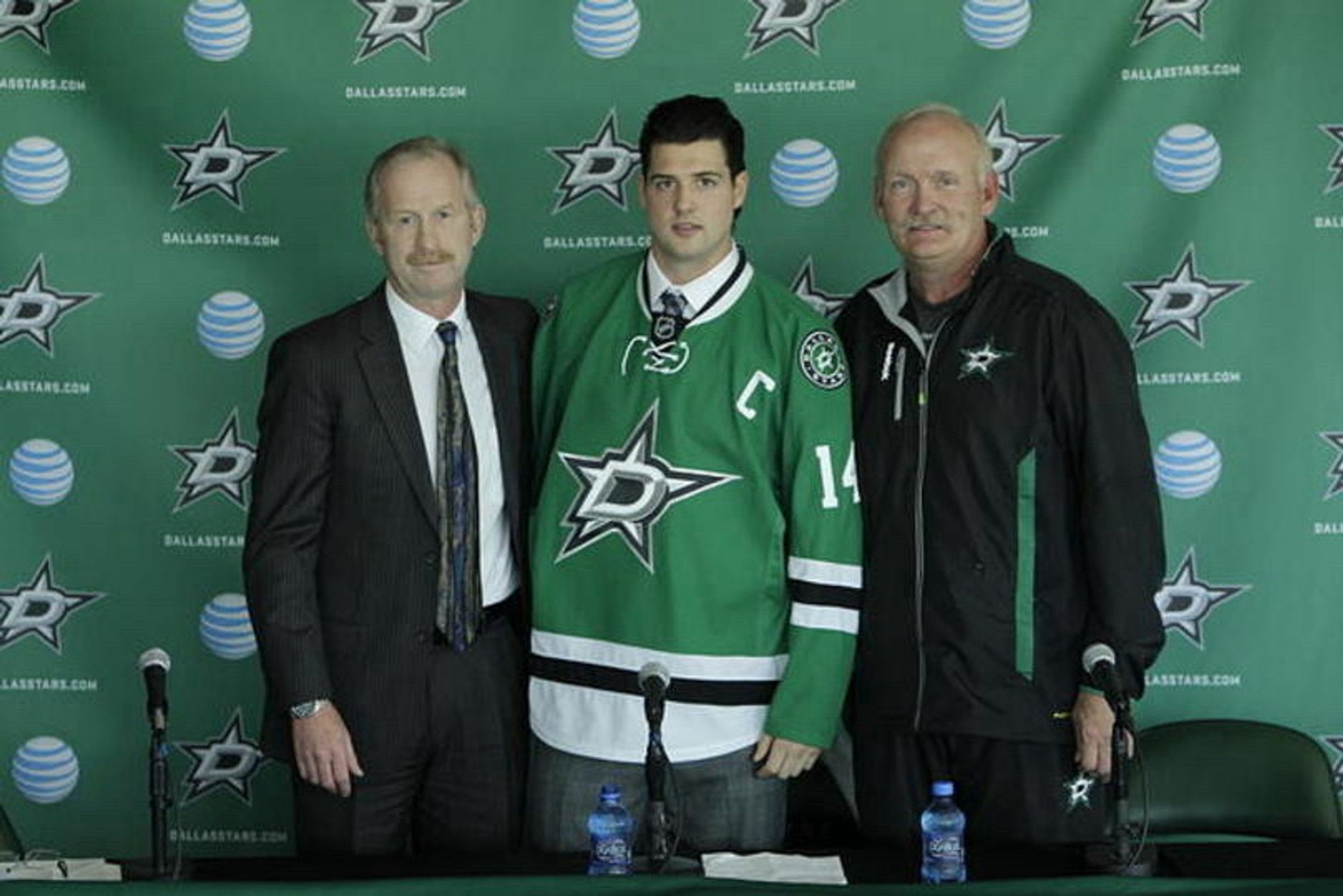 Dallas Stars general manager Jim Nill, Stars forward and captain Jamie Benn, and Stars head coach Lindy Ruff