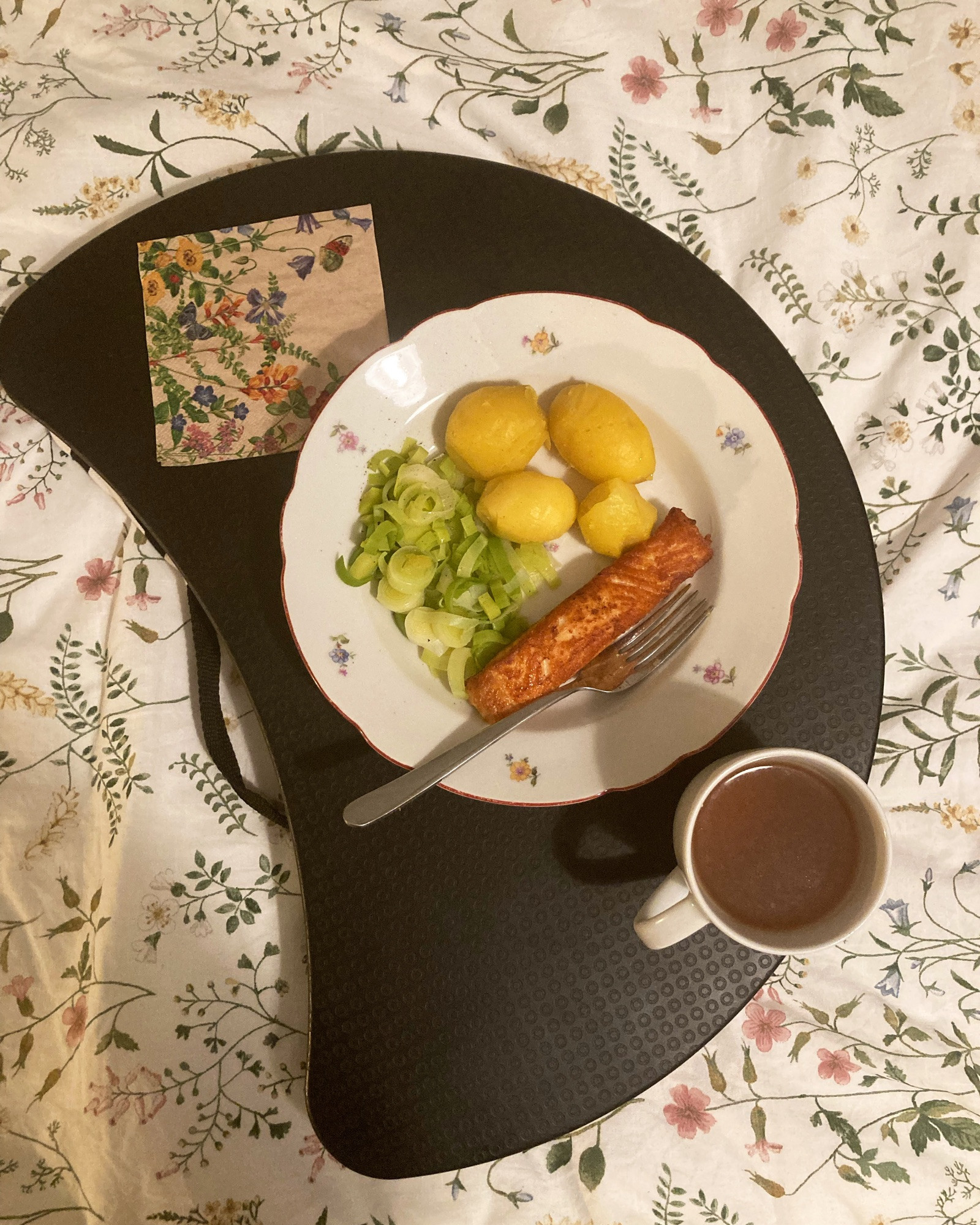 Plate and mug on knee tray. Dish: salmon, leek, potatoes.