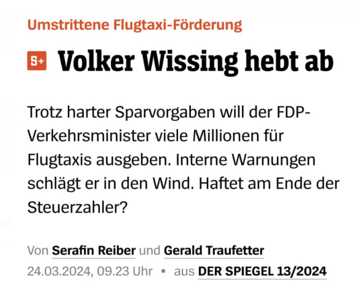 Artikel-Screenshot Spiegel von März 2024. Überschrift: Umstrittene Flugtaxi-Förderung. Volker Wissing hebt ab. Artikel-Lead: Trotz harter Sparvorgaben will der FDP-Verkehrsminister viele Millionen für Flugtaxis ausgeben. Interne Warnungen schlägt er in den Wind. Haftet am Ende der Steuerzahler?