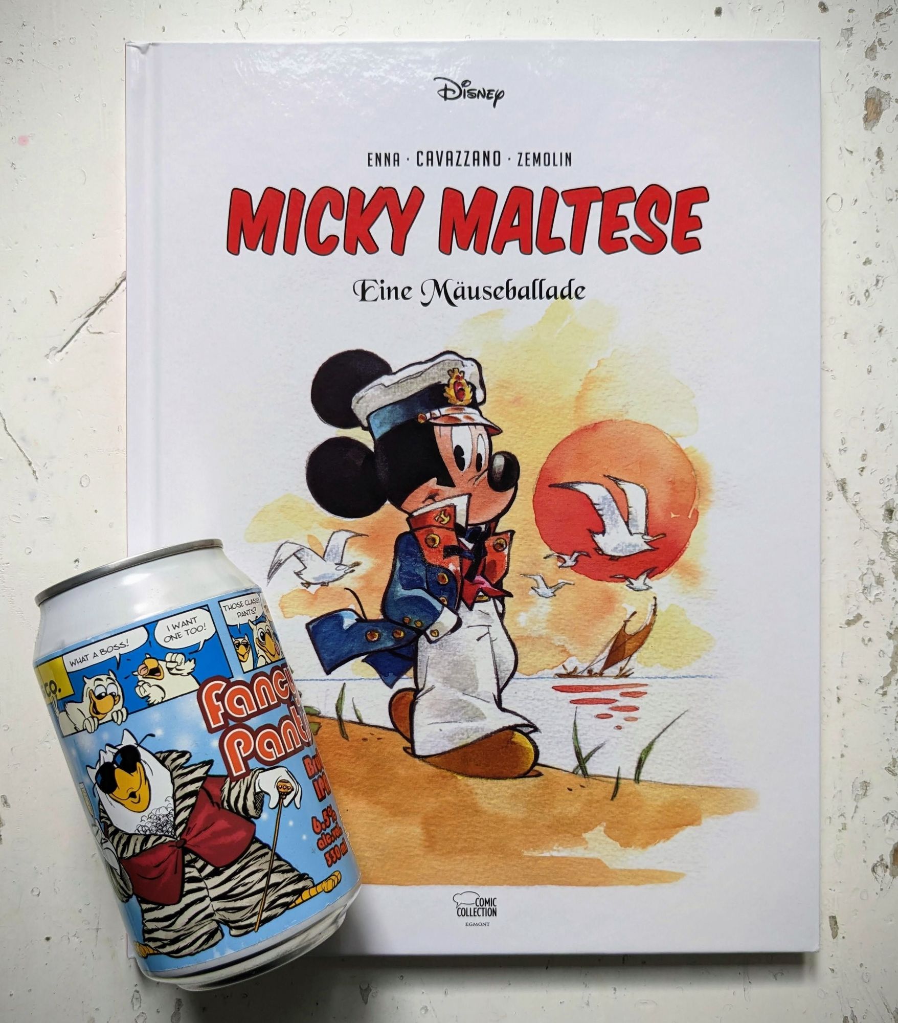 Bierdose „Fancy Pants“ IPA von Uiltje Brewing liegt auf dem Cover von „Micky Maltese: Eine Mäuseballade“ erschienen im Egmont Verlag.