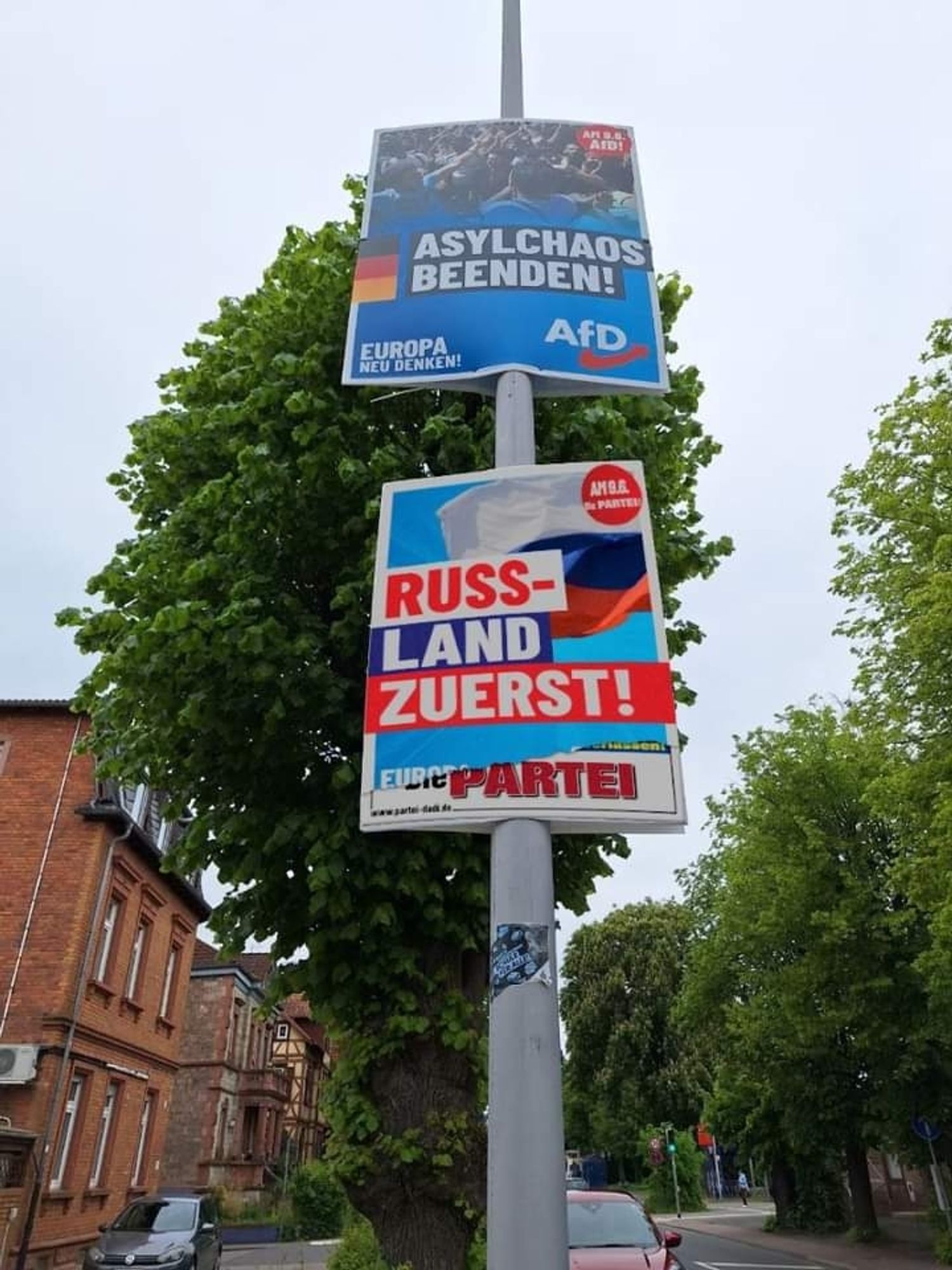 Die #FCKAfD plakatiert für ihr geliebtes Russland.