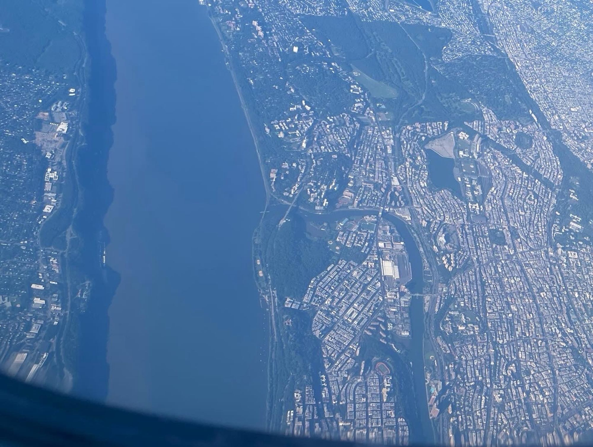 Northern tip of Manhattan, Bronx, Hudson River, NJ palisades viewed from plane above, with Henry Hudson Bridge roughly at center