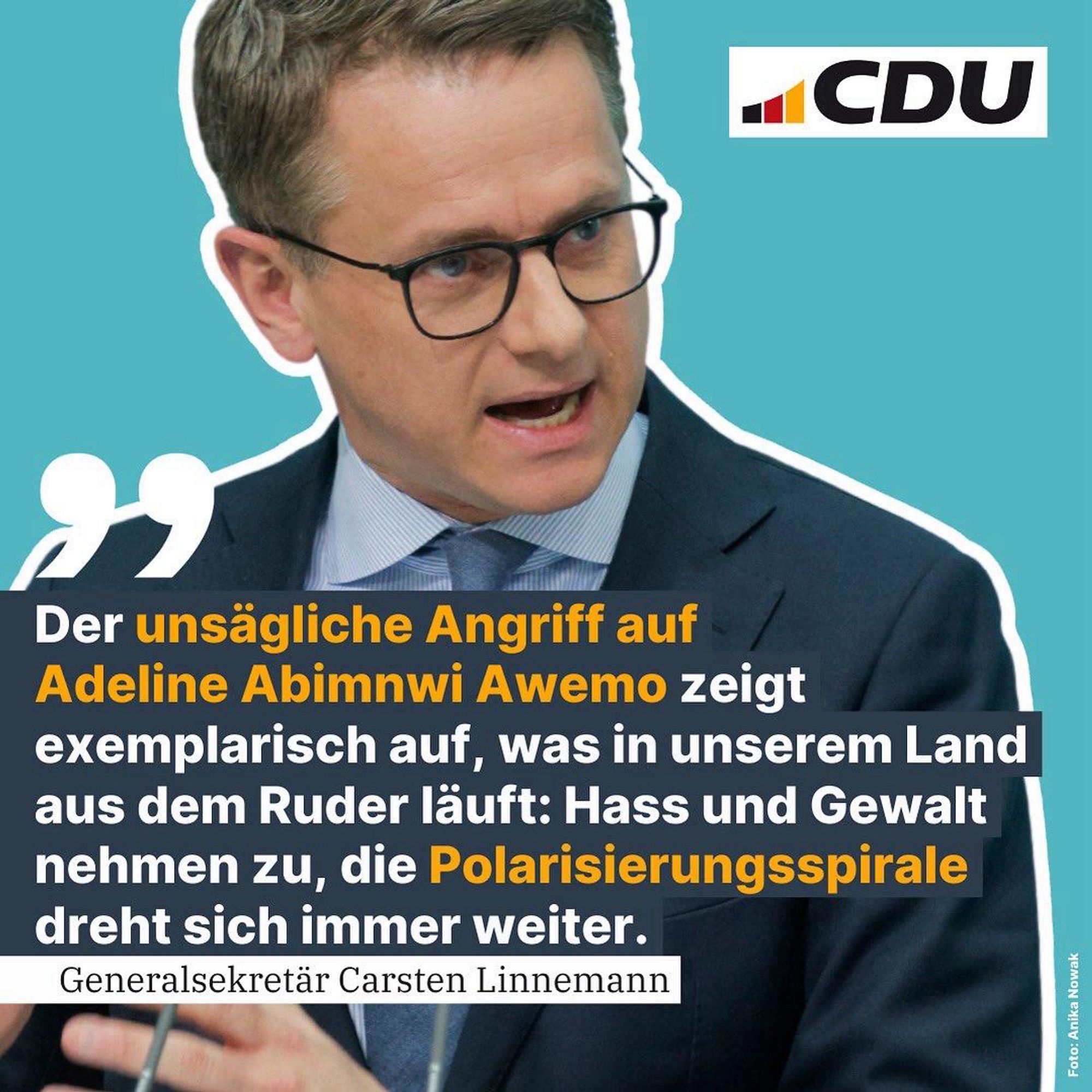 CDU
Der unsägliche Angriff auf Adeline Abimnwi Awemo zeigt exemplarisch auf, was in unserem Land aus dem Ruder läuft: Hass und Gewalt nehmen zu, die Polarisierungsspirale dreht sich immer weiter.
Generalsekretär Carsten Linnemann🖖