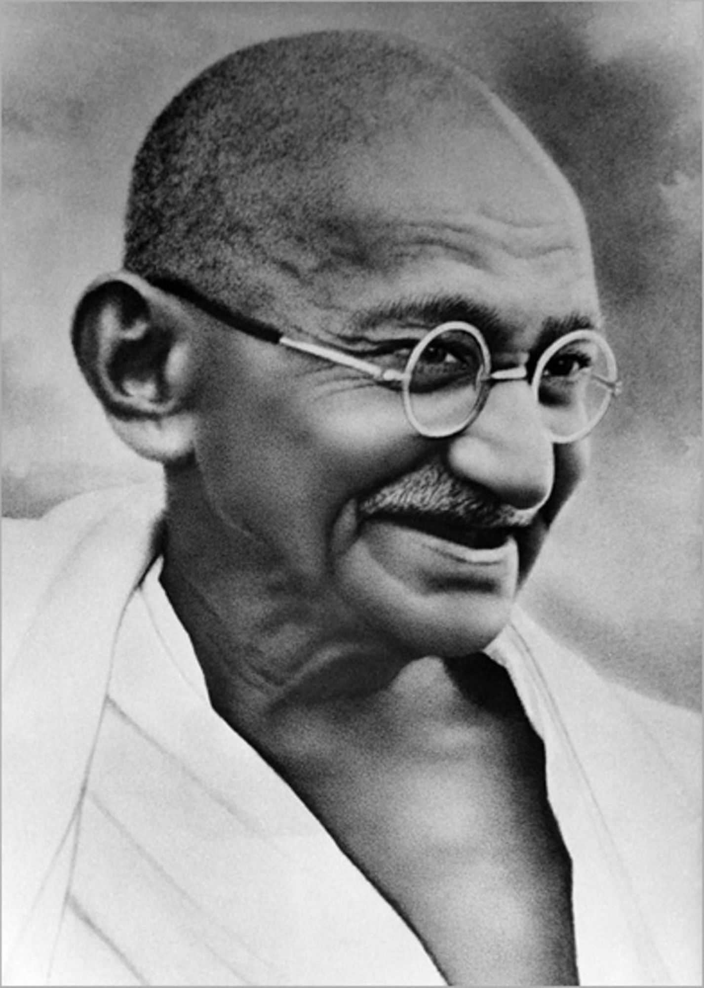 Mohandas Karamchand Gandhi (Gujarati: મોહનદાસ કરમચંદ ગાંધી, Hindi मोहनदास करमचंद गांधी Mohandās Karamchand Gāndhī; genannt Mahatma Gandhi; * 2. Oktober 1869 in Porbandar, Gujarat; † 30. Januar 1948 in Neu-Delhi, Delhi) war ein indischer Rechtsanwalt, Publizist, Morallehrer, Asket und Pazifist, der zum geistigen und politischen Anführer der indischen Unabhängigkeitsbewegung wurde.🖖