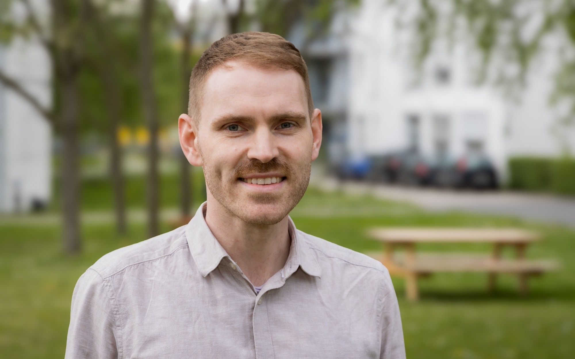 Portrait of Christian Panetzky, the Max Delbrück Center's new sustainability coordinator, on Campus Berlin-Buch. © Felix Petermann, Max Delbrück Center