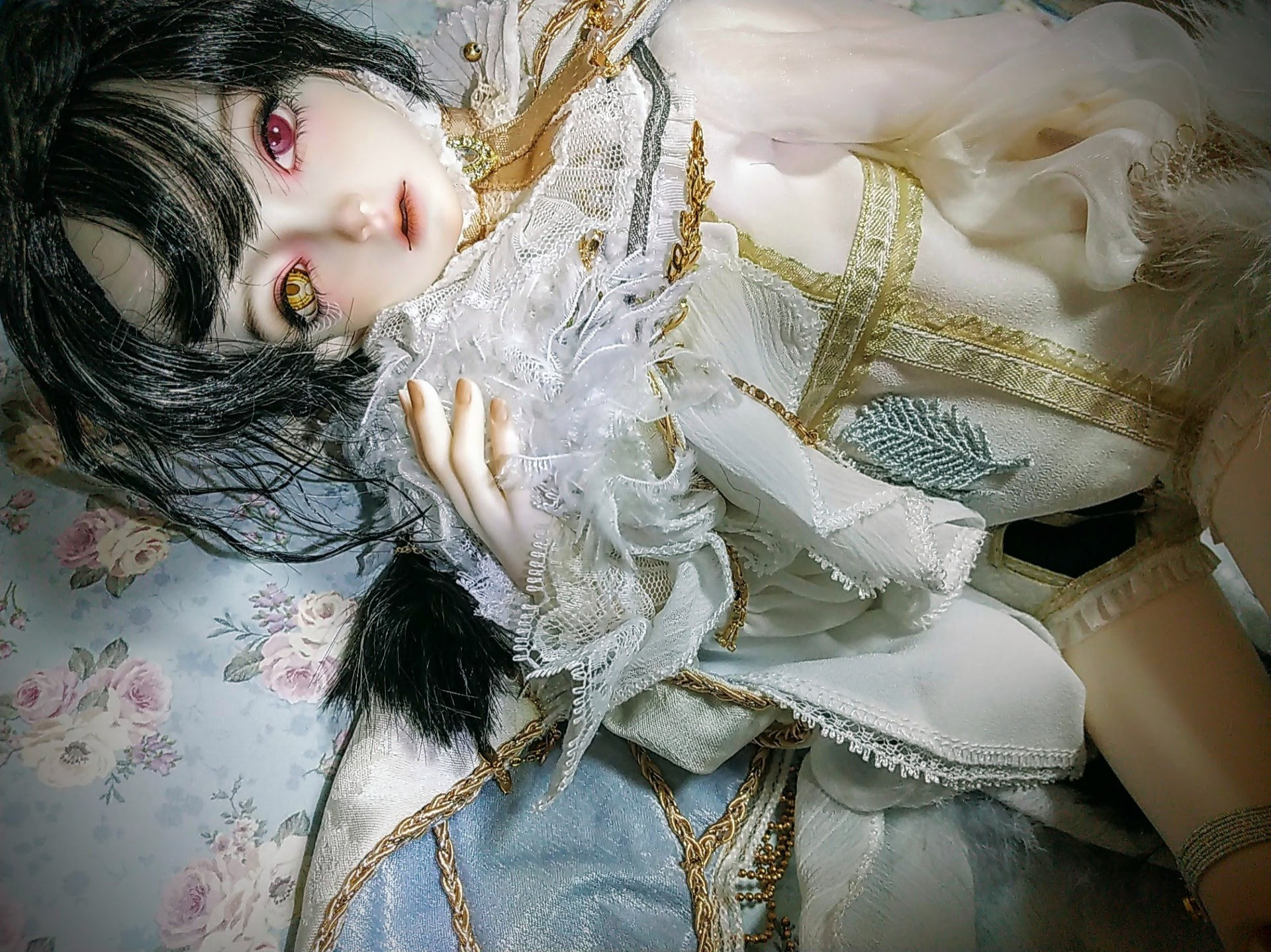 Gem of doll Wall 白鴉　シューダ
片目はシューファさんと一緒なんですをアピールした構図。引き結ばれたマットな唇が色気たっぷり。