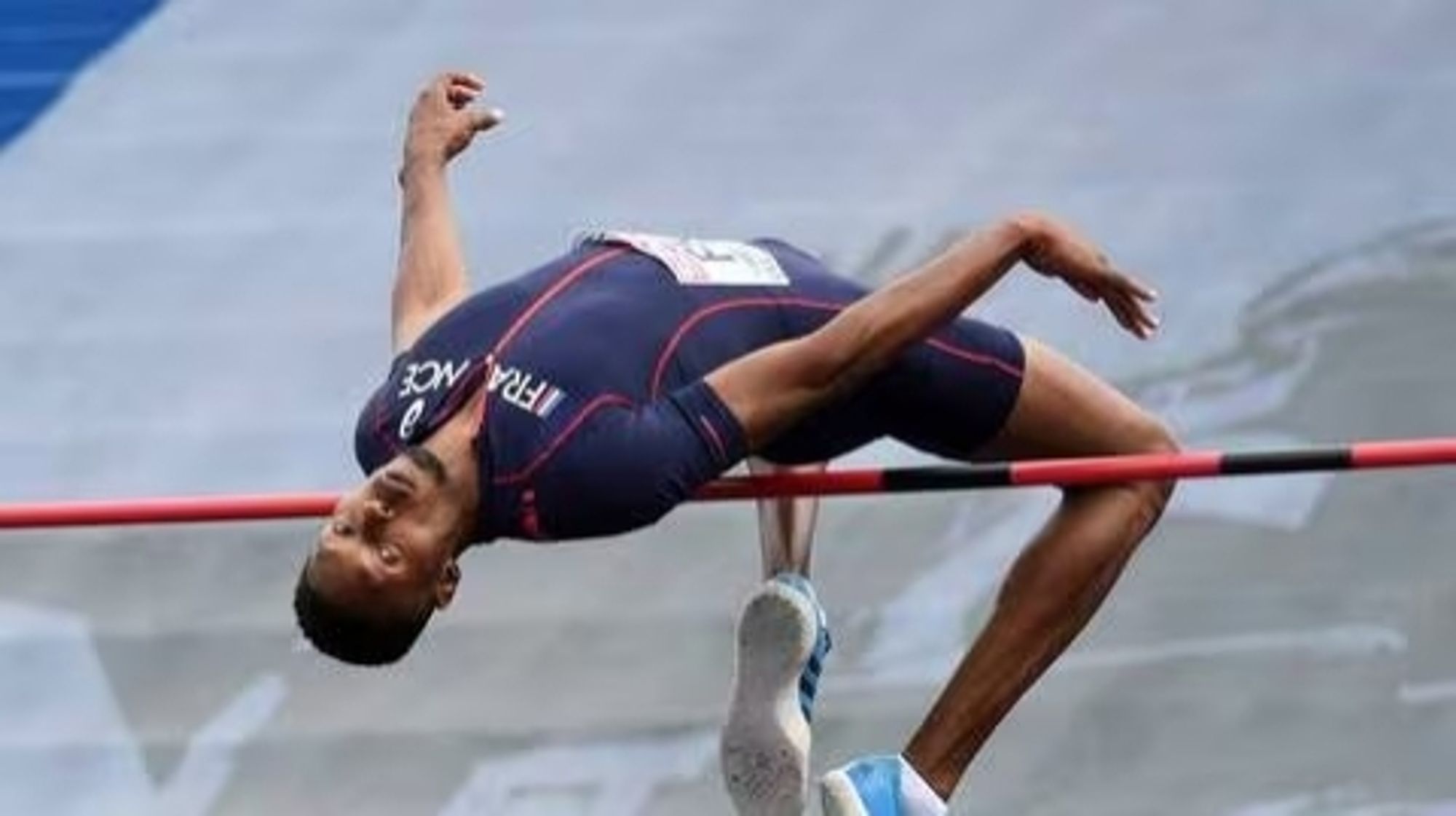 C'est un mec qui fait du saut en hauteur (connais pas son nom parce que je suis nulle mais il est français)