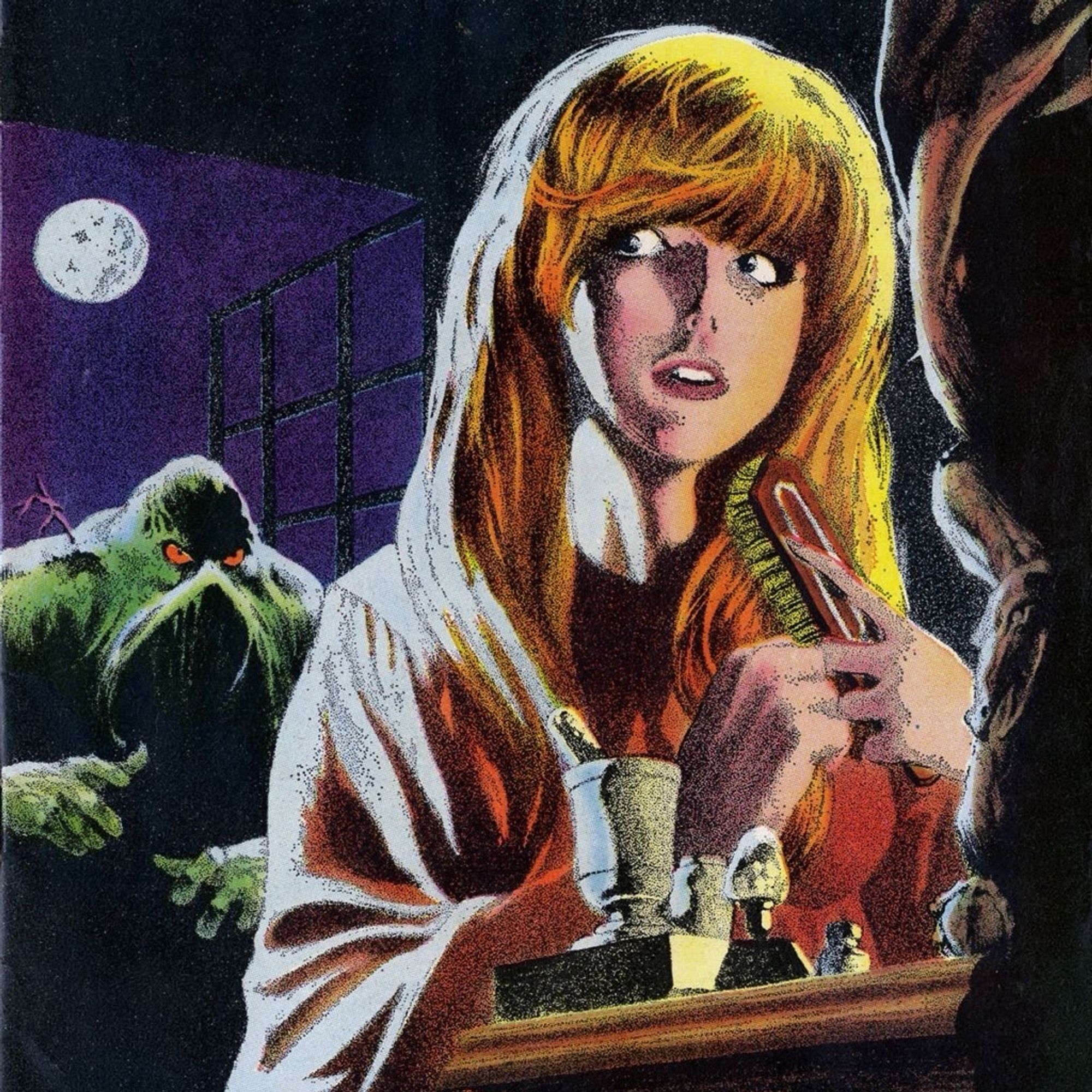 Portada de House of Secrets #92, ilustrada por Wrightson. En ella se ve a una mujer peinándose en su cuarto de noche, mientras la Cosa del Pantano se adentra por el ventanal detrás de ella.