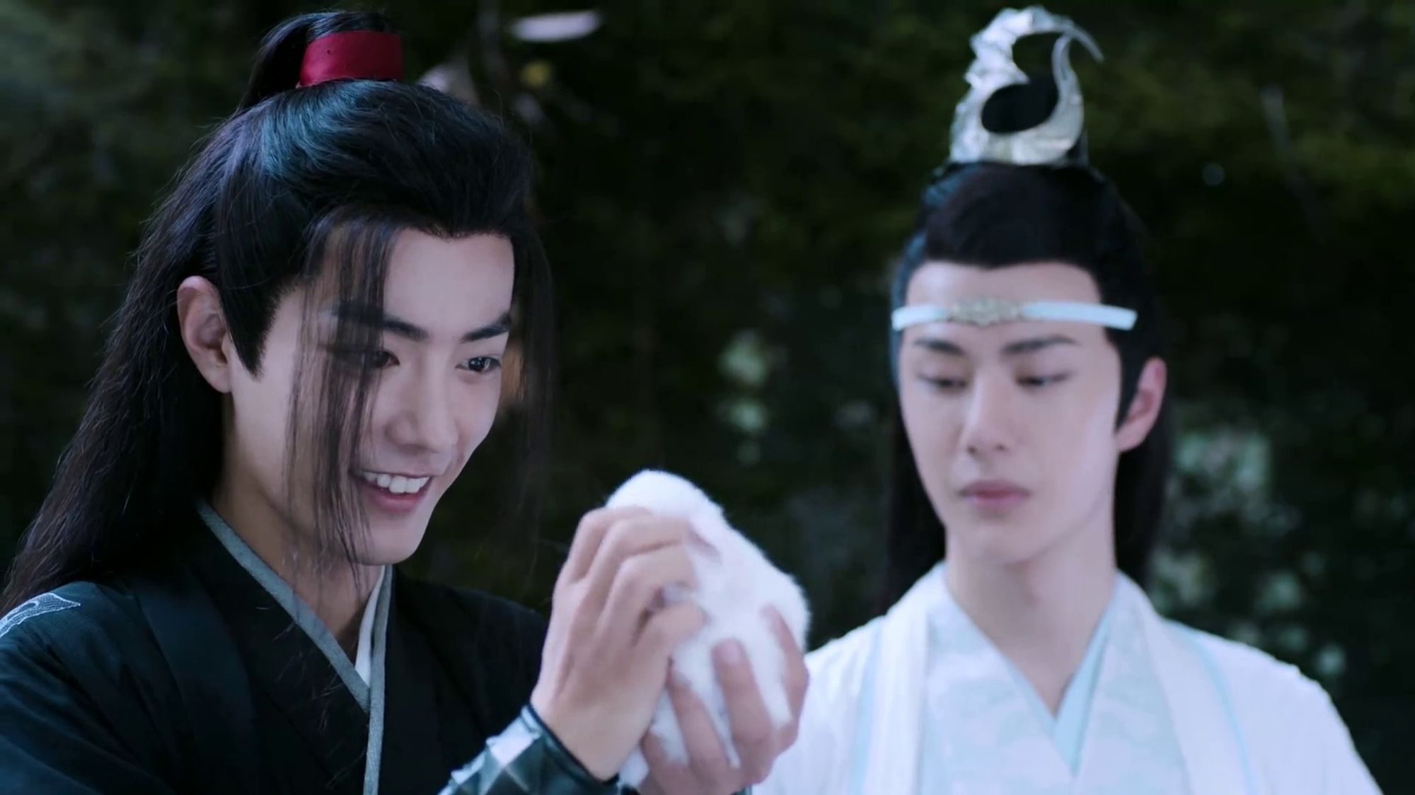 Wei Wuxian (actor Xiao Zhan) & Lan Wangji (actor Wang Yibo) looking at a white rabbit in The Untamed / CQL