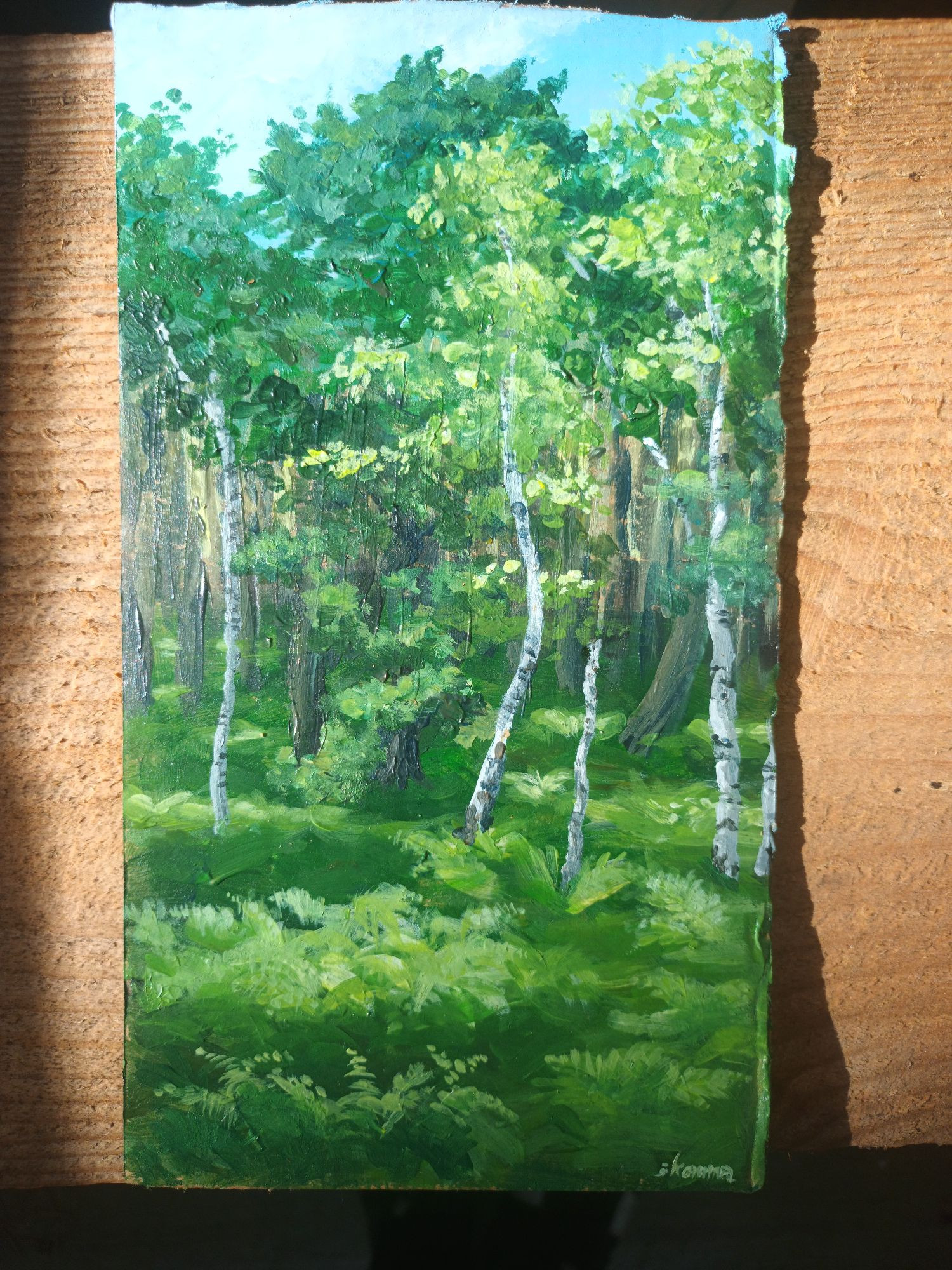 Kleines Acrylgemälde auf einem Stück Pappe von sommerlichem Wald mit Birken und Farn