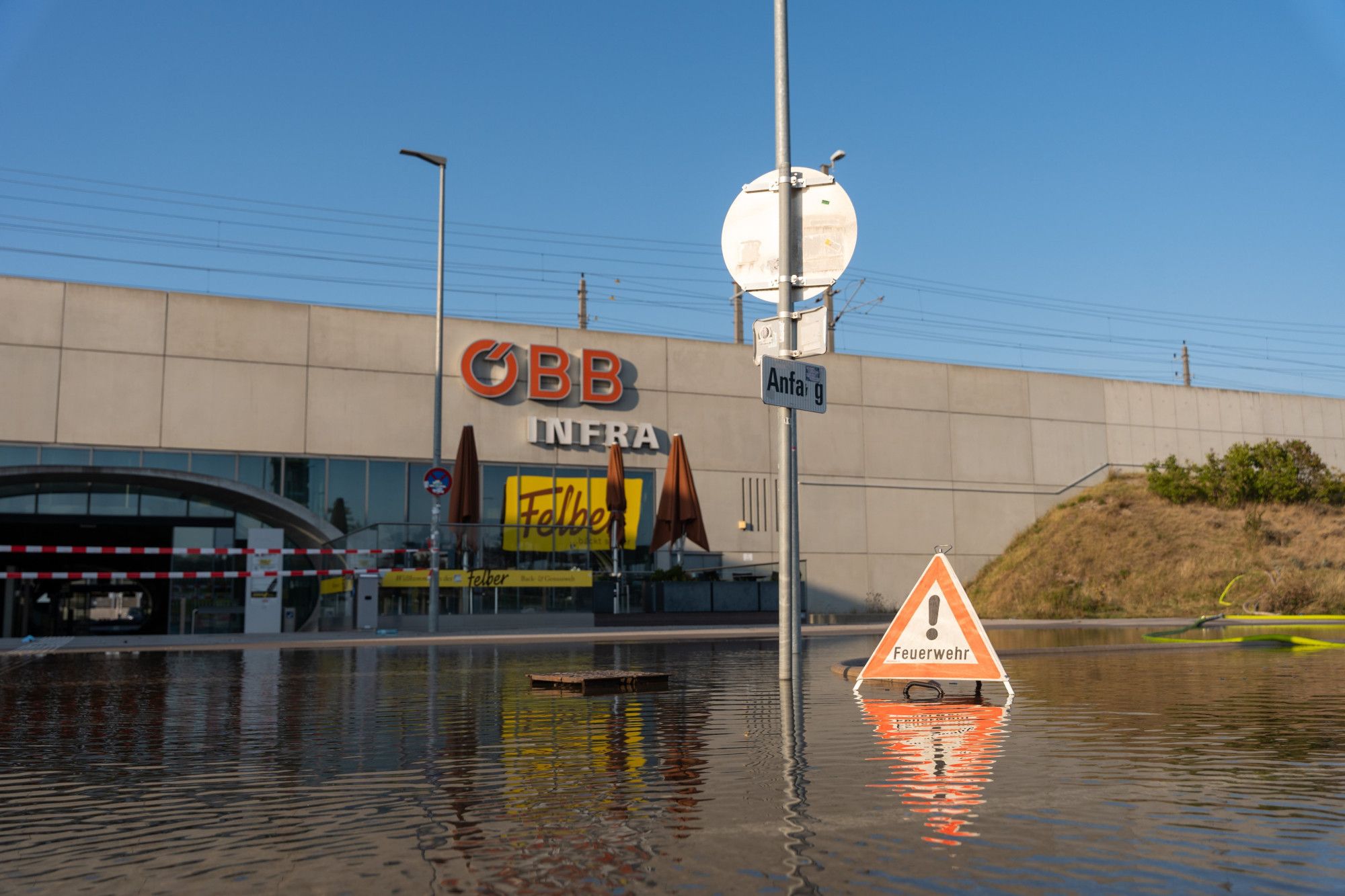 Überfluteter Bahnhof in Niederösterreich