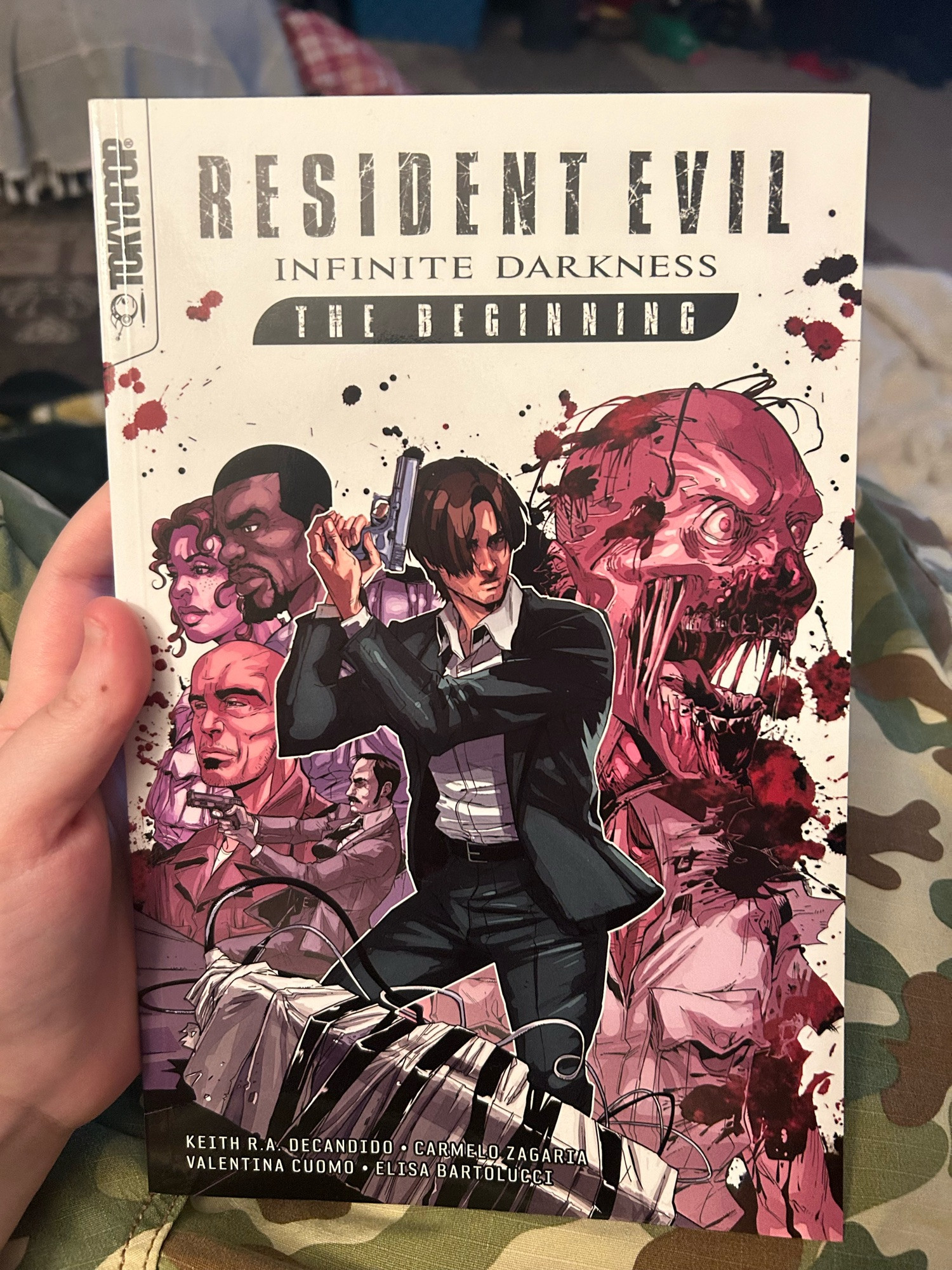 The Resident Evil Infinite darkness The beginning (prequel to the Netflix show) full comic series graphic novel made by Tokyopop.