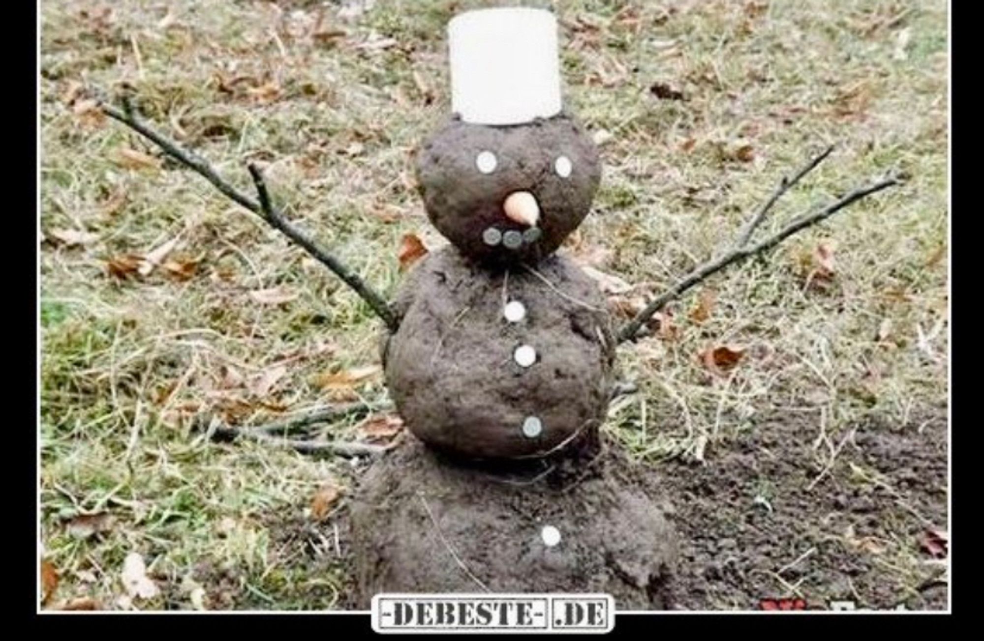 Schneemann aus brauner Matsche