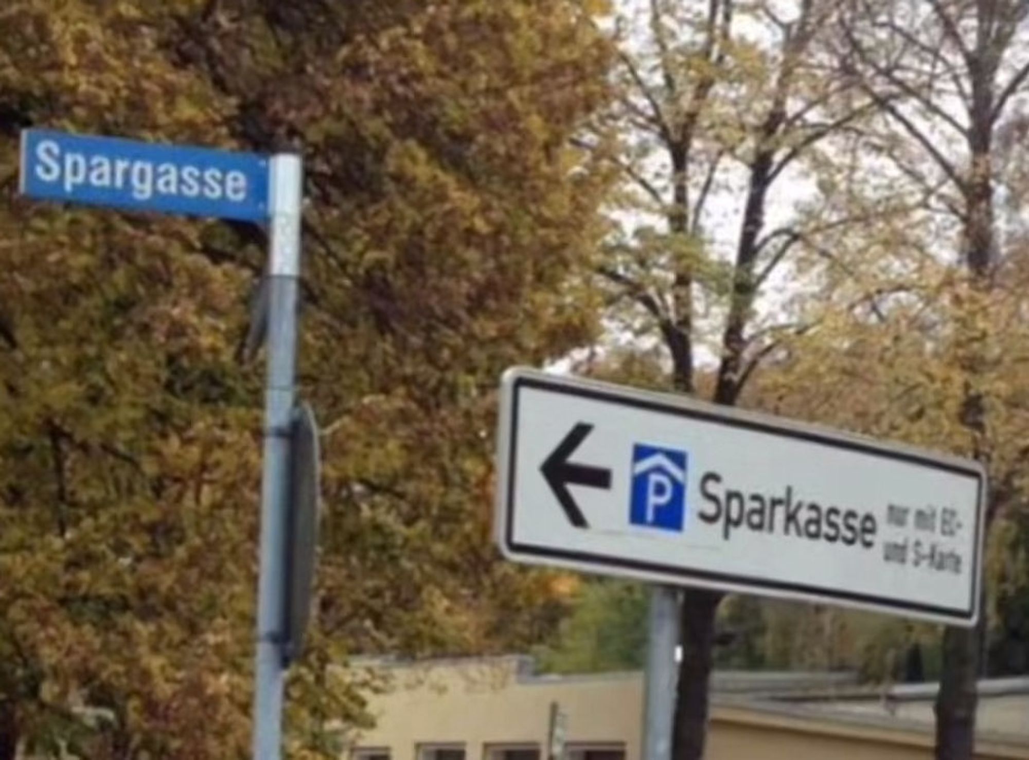 WegweiserSchild 1: Sparkasse
Wegschild: Spargasse