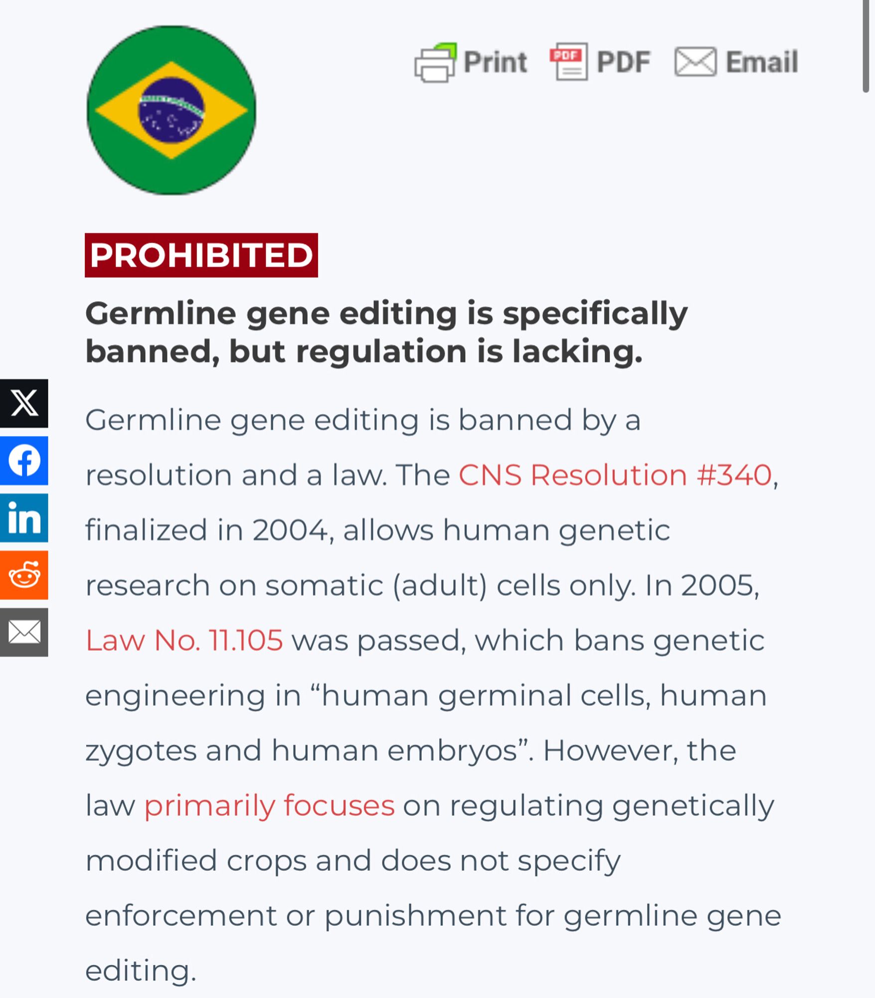 Print do site Global Gene Editing Regulation Tracker com uma bandeira do Brasil e a palavra prohibited

Germline gene editing is specifically banned, but regulation is lacking.
Germline gene editing is banned by a resolution and a law. The CNS Resolution #340, finalized in 2004, allows human genetic research on somatic (adult) cells only. In 2005, Law No. 11.105 was passed, which bans genetic engineering in “human germinal cells, human zygotes and human embryos”. However, the law primarily focuses on regulating genetically modified crops and does not specify enforcement or punishment for germline gene editing.