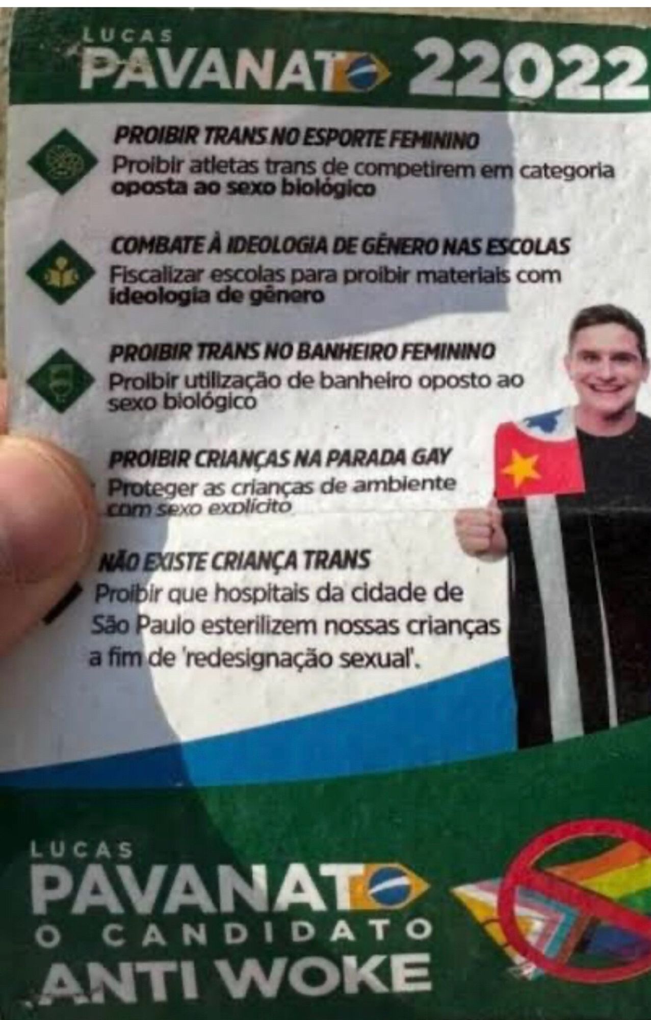 Panfleto do candidato Lucas Pavenato defendendo “proibir trans no esporte feminino”, “combate à ideologia de gênero nas escolas”, “proibir trans no banheiro feminino”, “proibir crianças trans”.