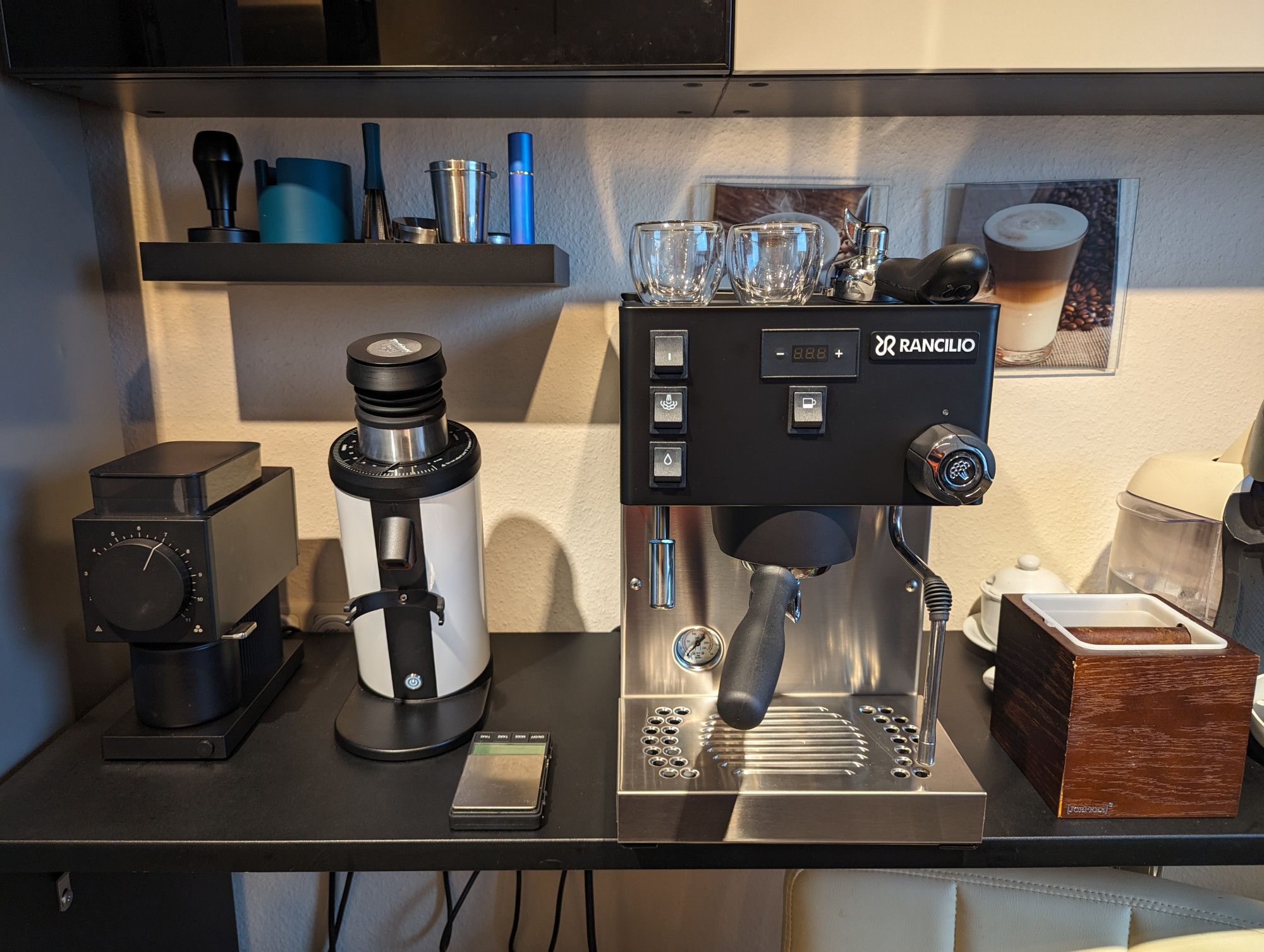 On my counter in my kitchen there is a Rancilio silvia Pro X dual boiler portafilter espresso machine, a G-Iota DF64 64mm flat burrs grinder and my Fellow Ode that's modded with Gen2 64mm flat burrs and Gen2 hopper.