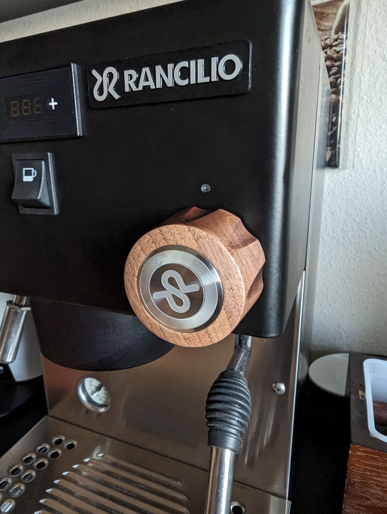 The wood steam knob with a metal RAncilio Logo, on my Rancilio SIlvia Pro X