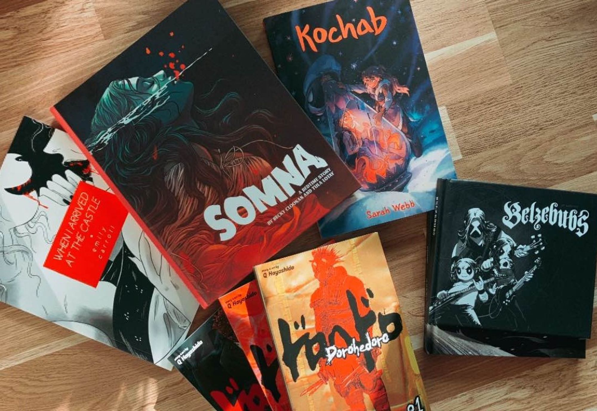 A photo showing the comics "When I arrived at the castle" "Somna" "Dorohedoro" "Kochab" and "Belzebubs"