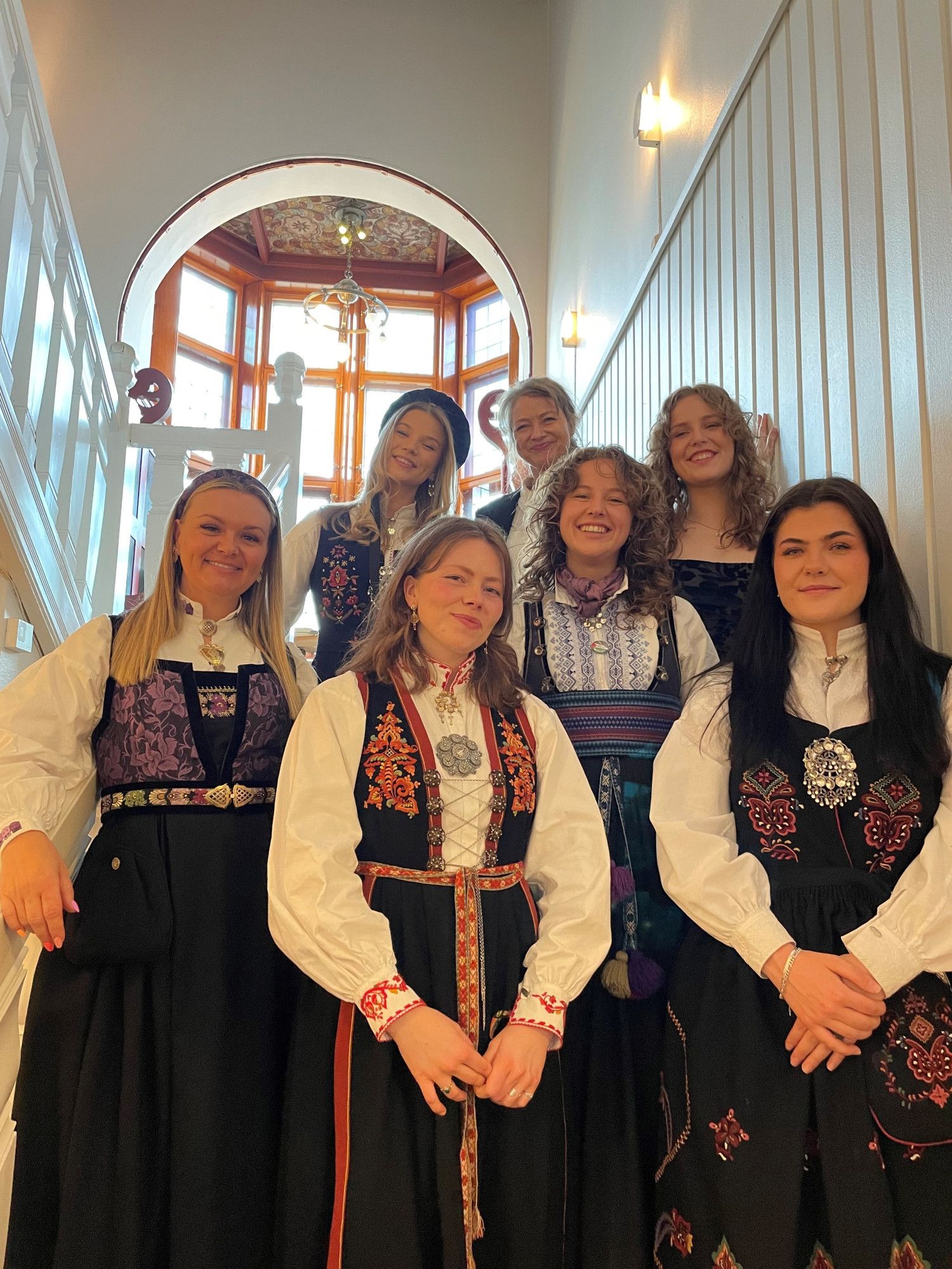 Women posing in traditional the Norwegian folk dress bunad. Photo: Silje Mari Mo