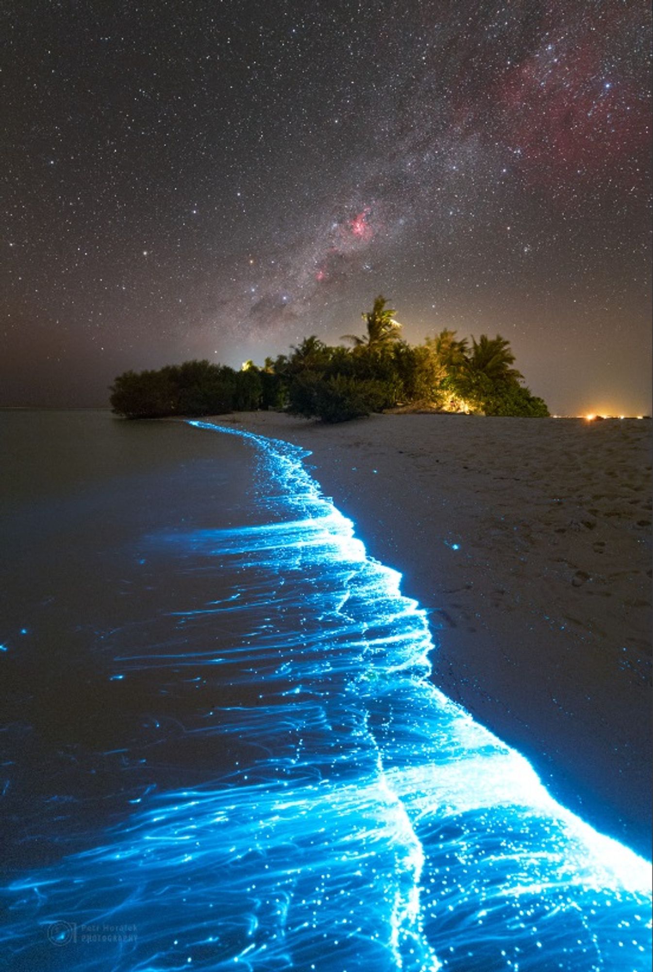 Milky Way over a Turquoise Wonderland, by Czech astrophotographer Petr Horálek, Maledives, February 2023