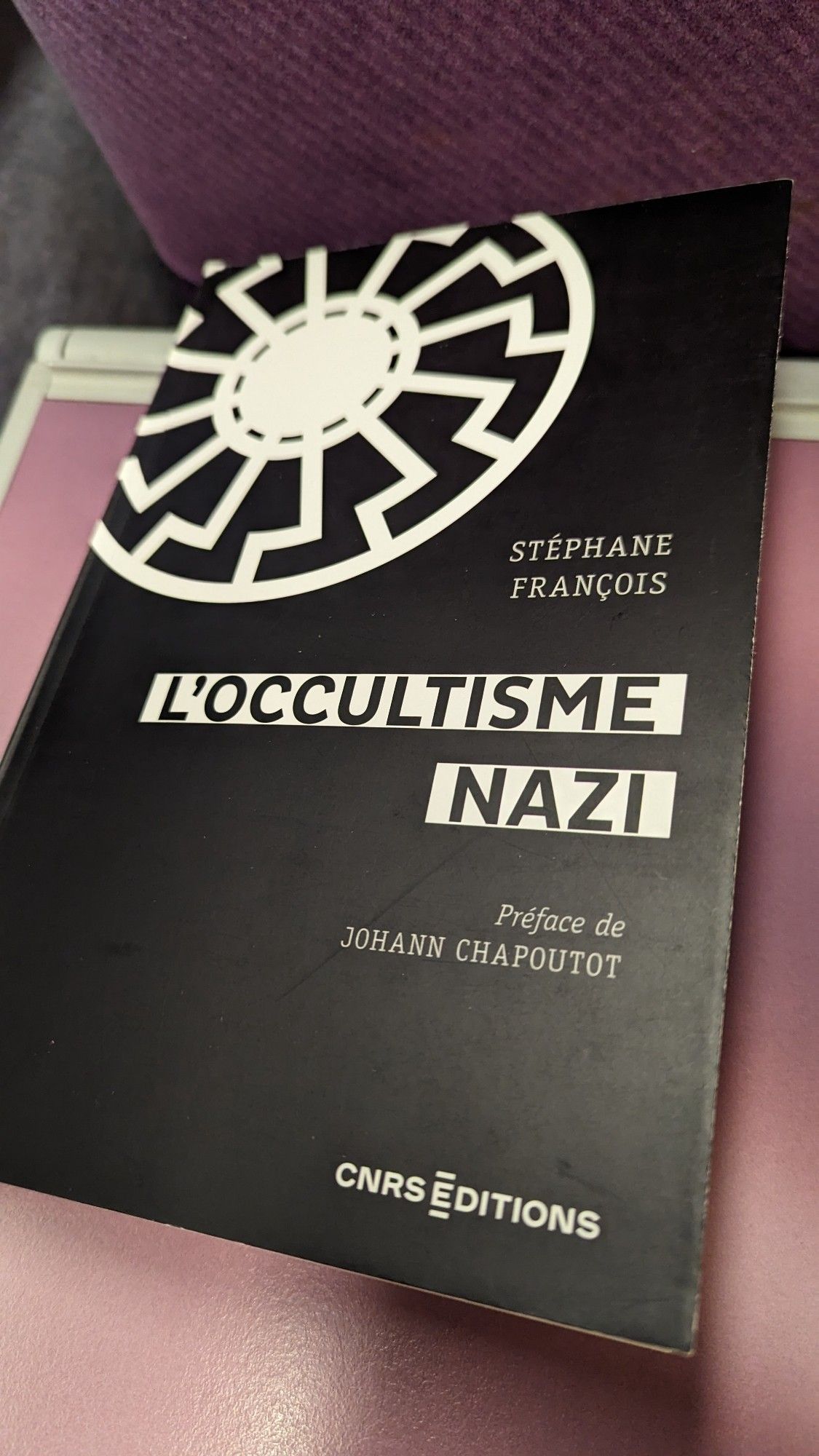 La couverture de L'occultisme nazi de Stéphane François, historien spécialiste de l'histoire du nazisme.