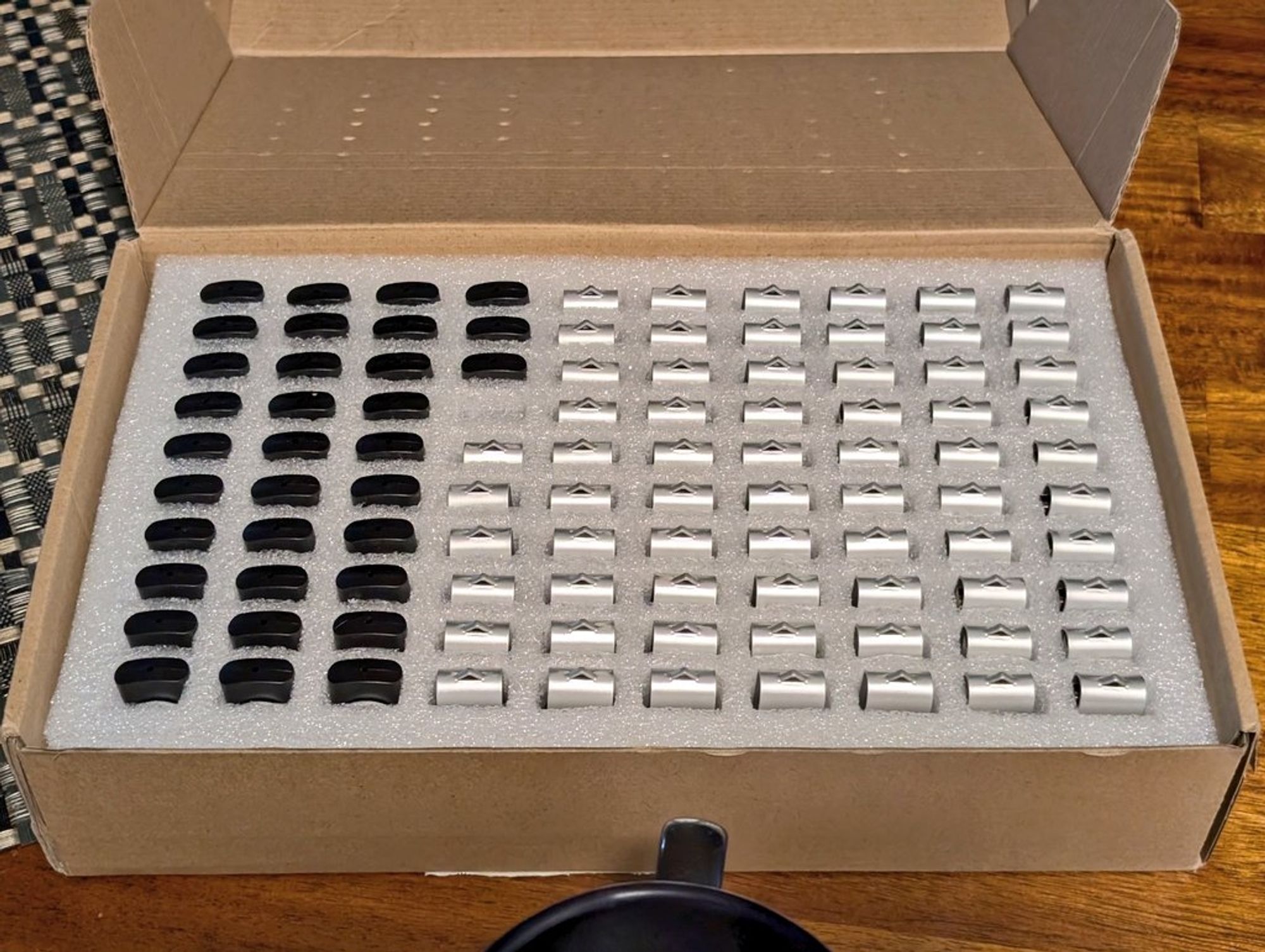 Box of 100 USBs drives, looking somewhat like a winamp bar display.