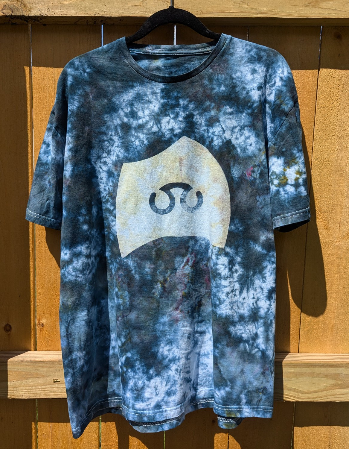 A grey and blue colored scrunch ice dyed shirt with a Scholar soul crystal design from FFXIV