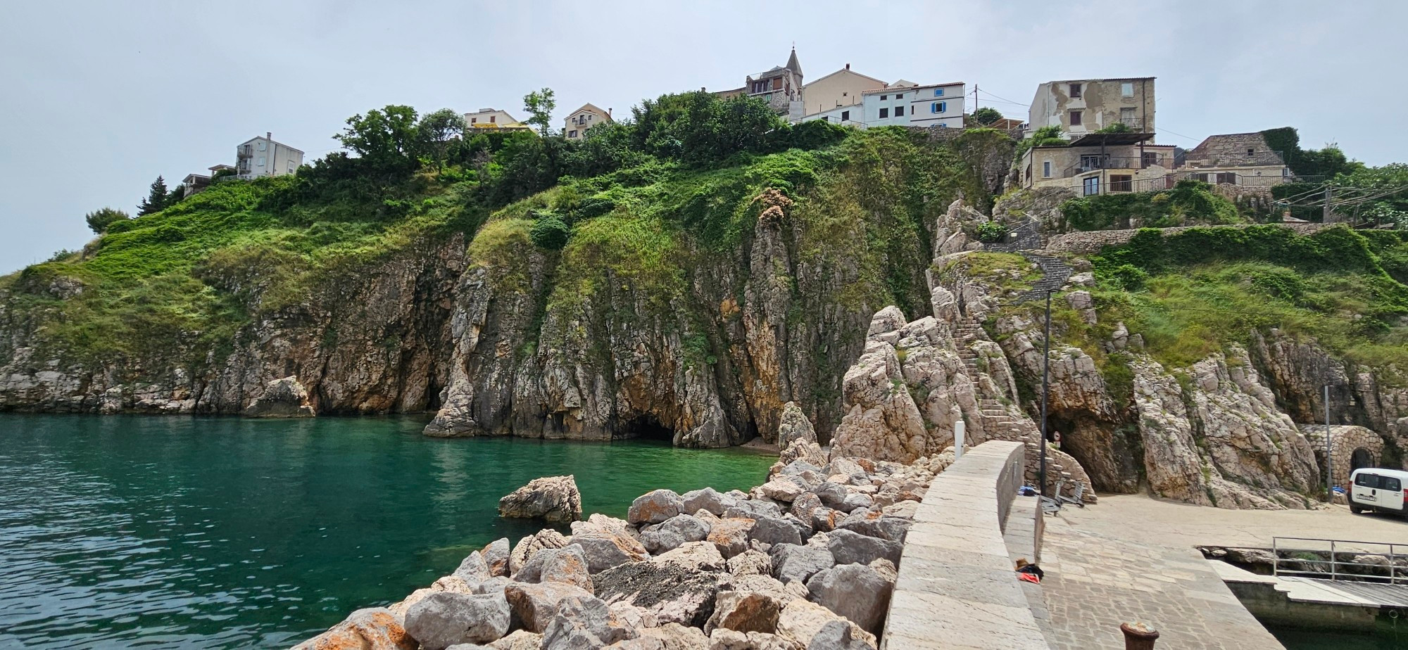 Felsenküste an der kroatischen Adria