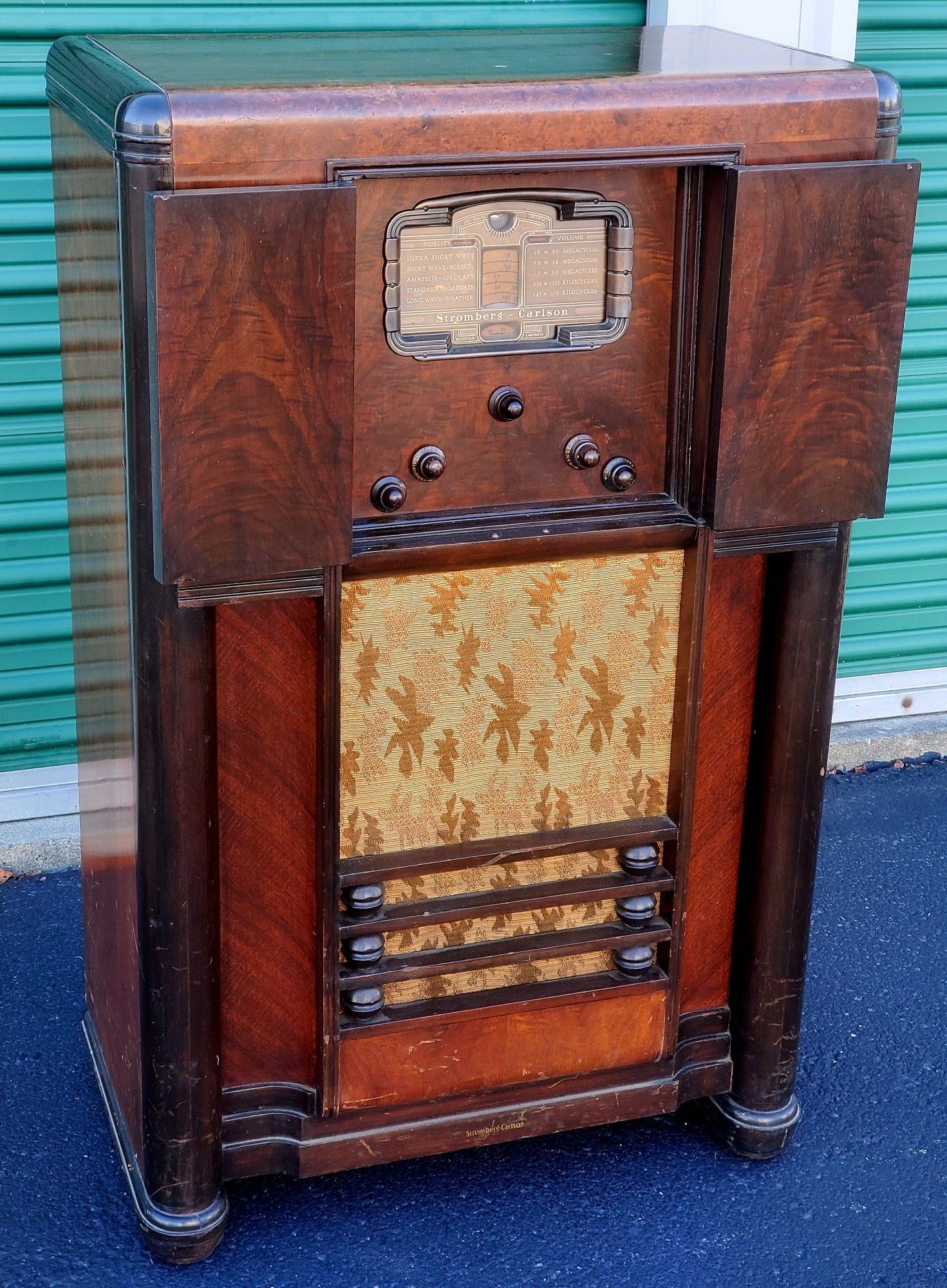 1937 Stromberg Carlson floor standing radio, model 180P with doors open