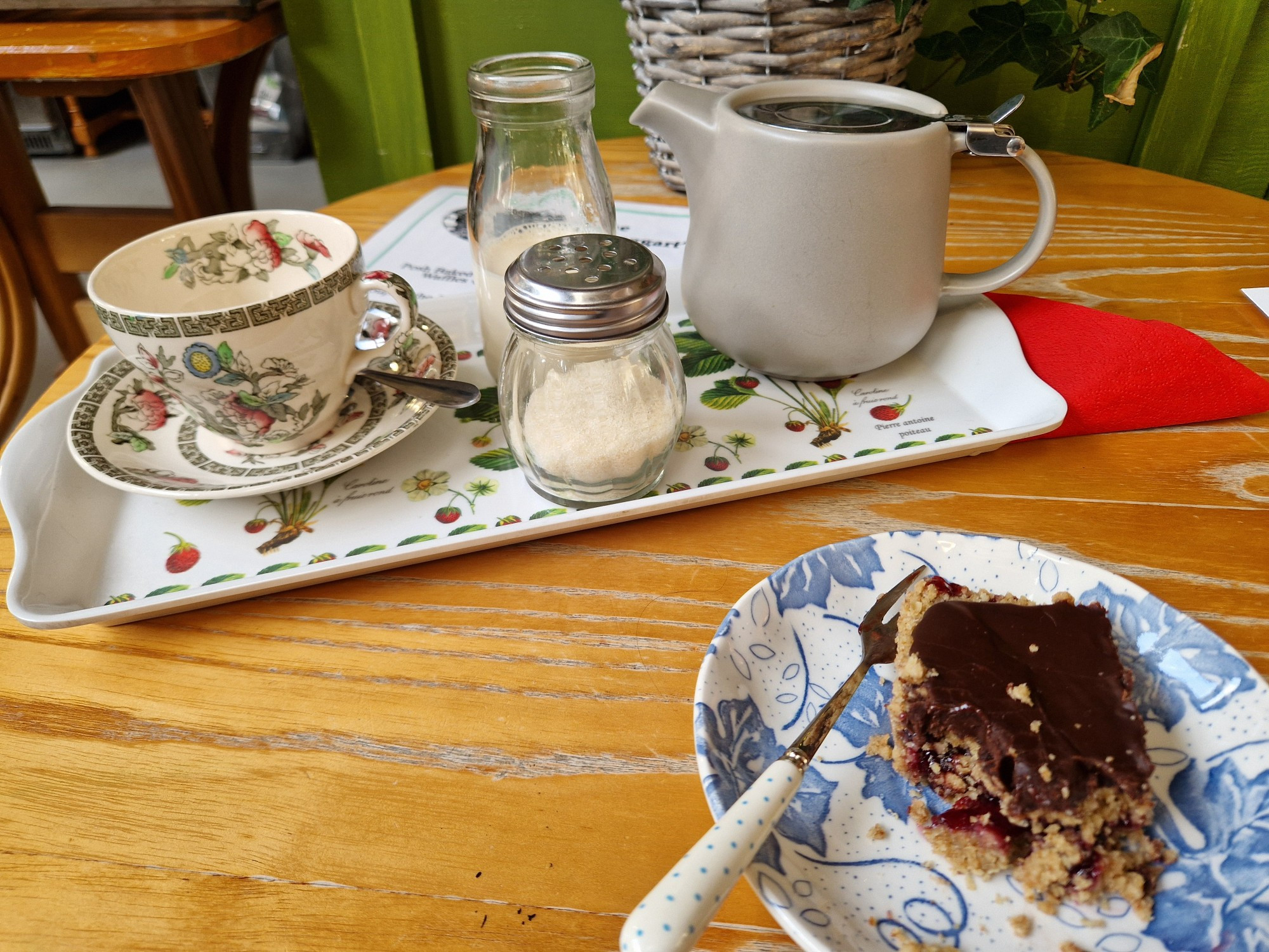 A flapjack and tea at the Folklore Centre 