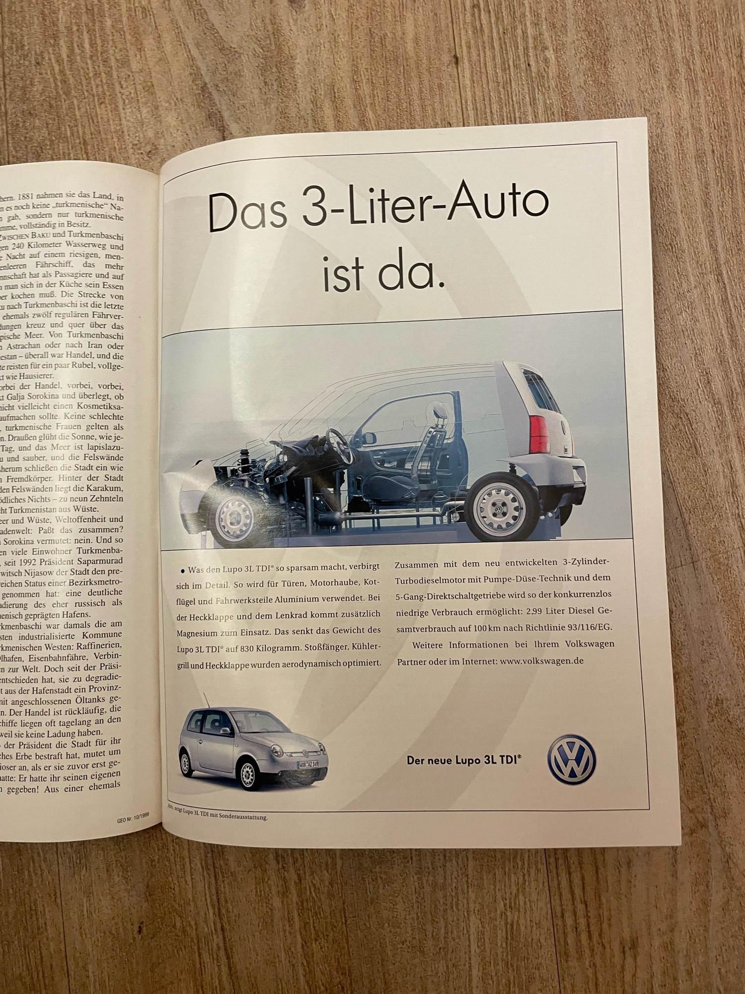 Man sieht eine Illustrierte aus dem Jahr 1999. Eine Seite ist aufgeschlagen auf der VW stolz verkündet, sie hätten jetzt ein Auto, dass nur 3 Liter verbraucht 