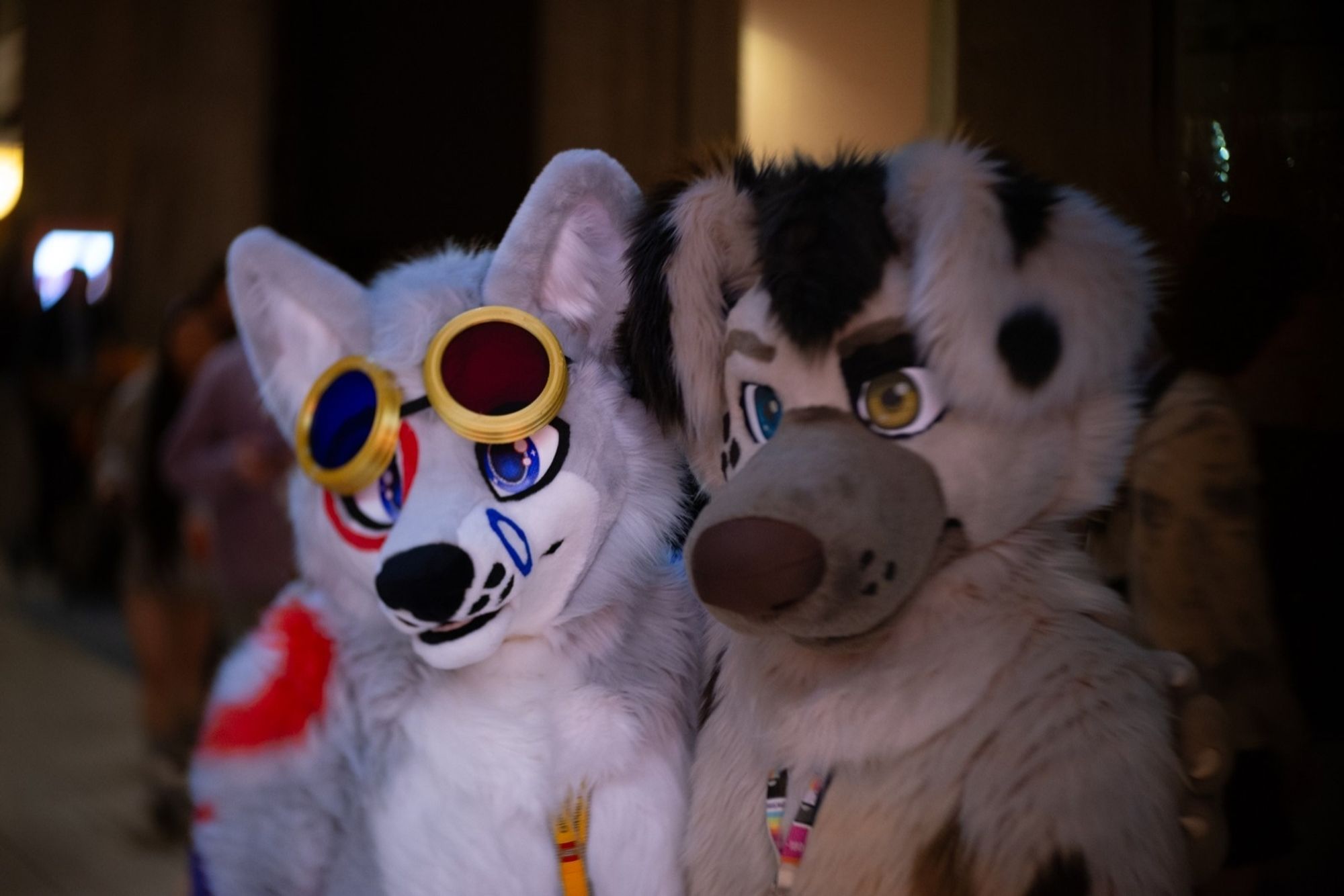 Ringgar and Frankie pose for a Photo at Midwest Fur Fest 2023!