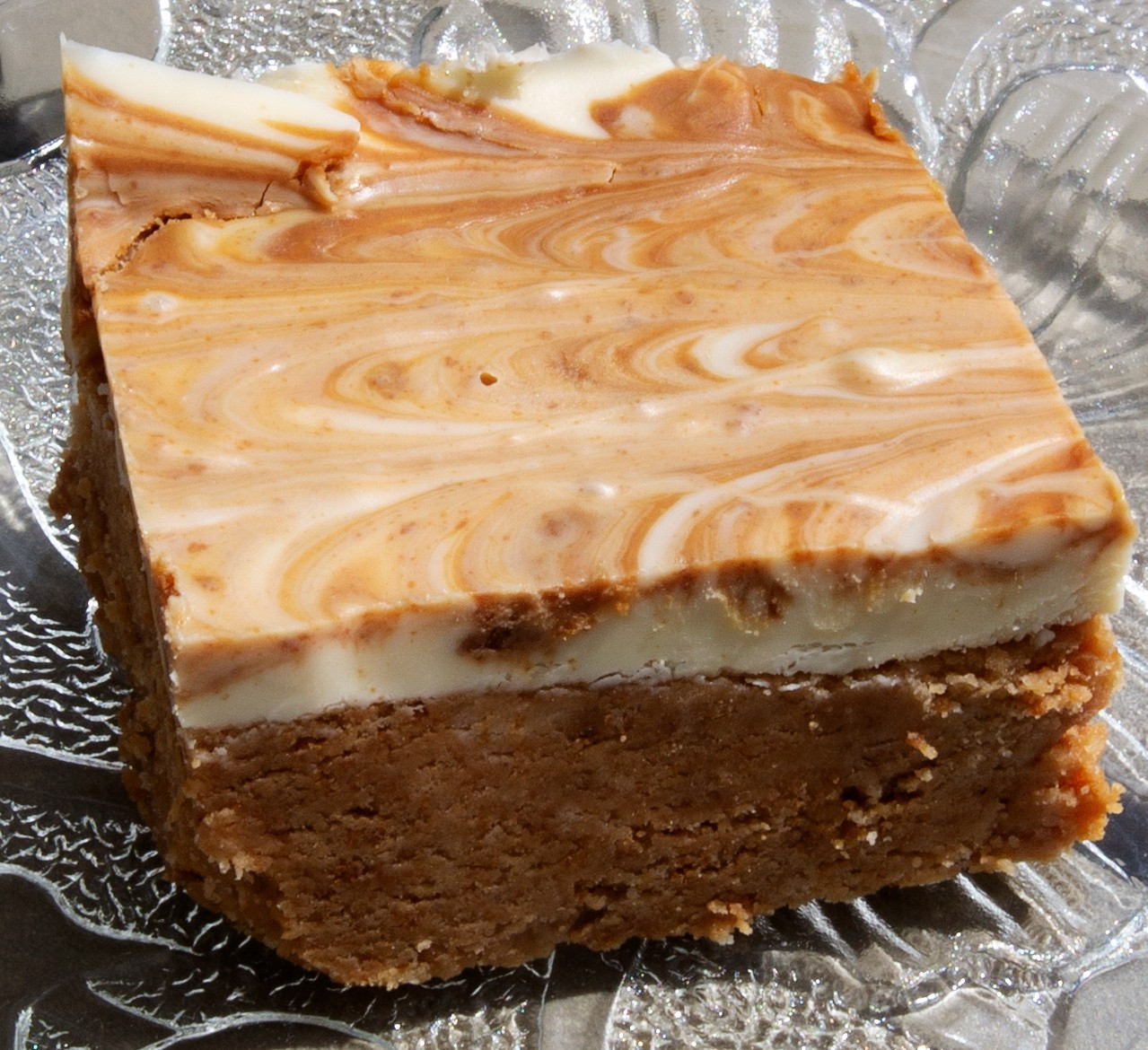 biscoff slice with marbling